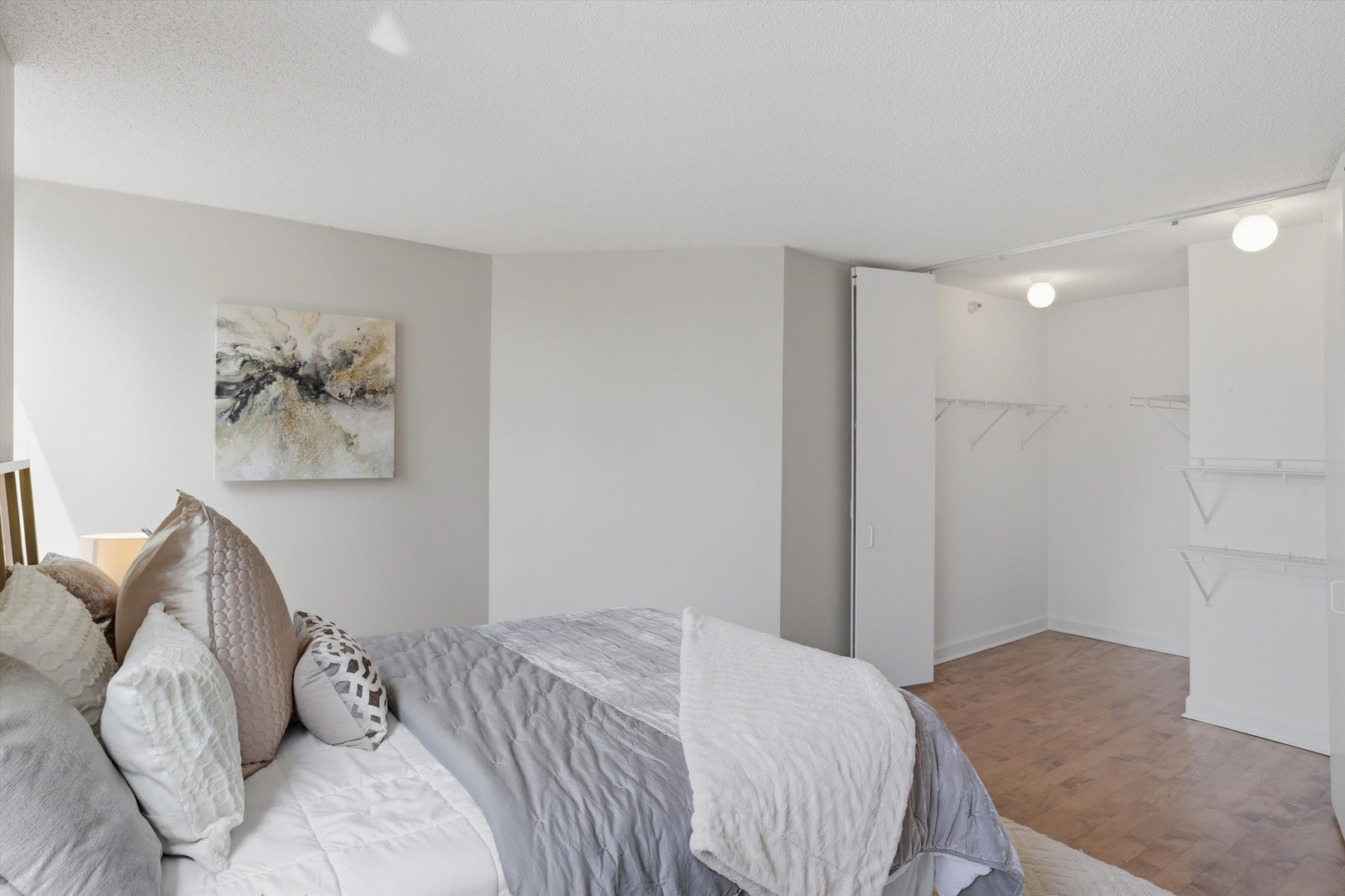 545 N Dearborn Street Unit: 2010