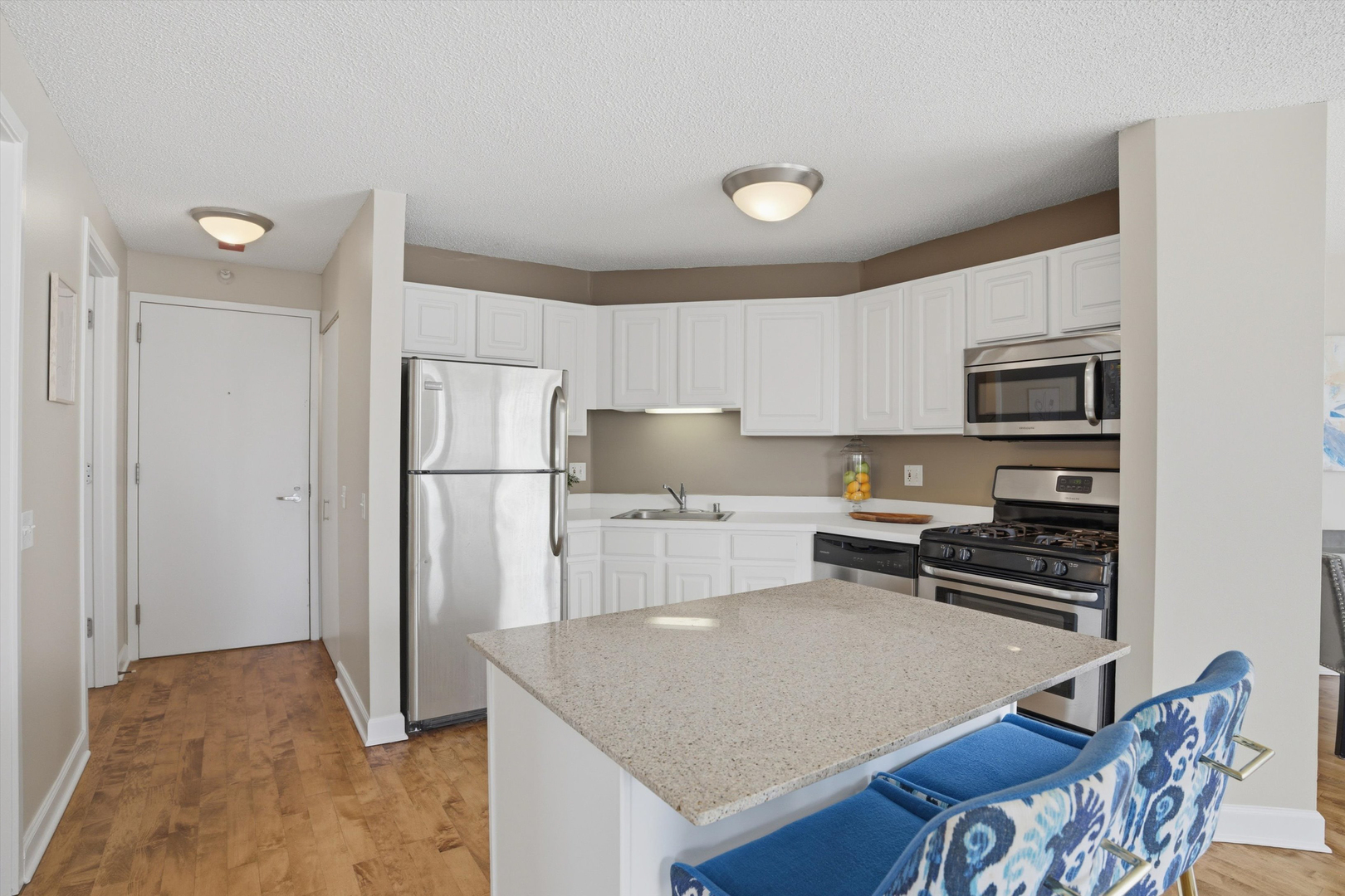 545 N Dearborn Street Unit: 2010