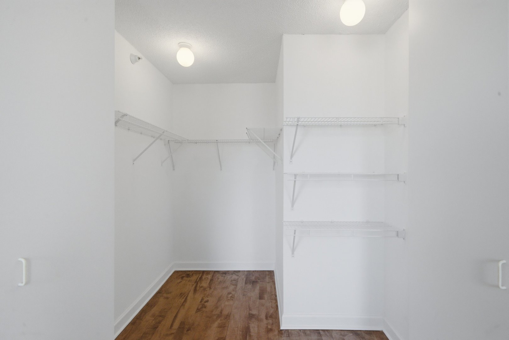 545 N Dearborn Street Unit: 2010