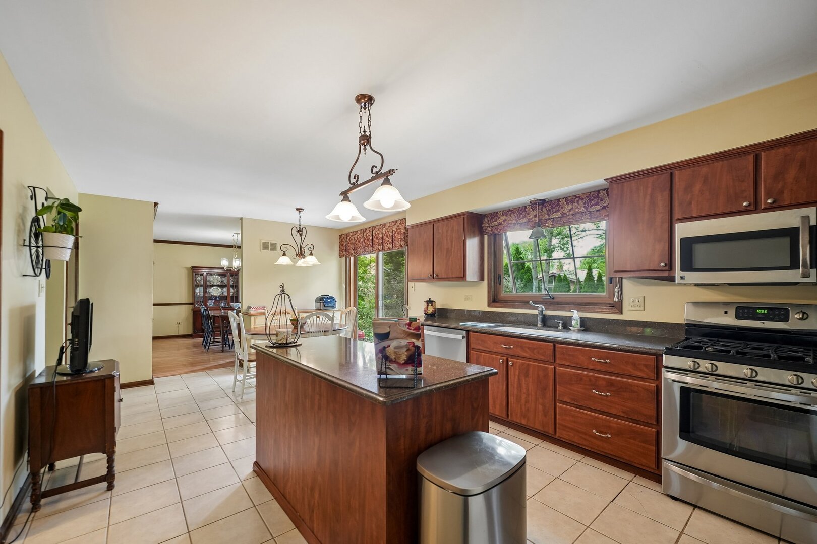 737 Clovetree Court