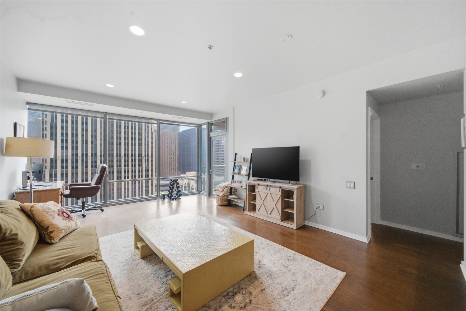 240 E Illinois Street Unit: 1503