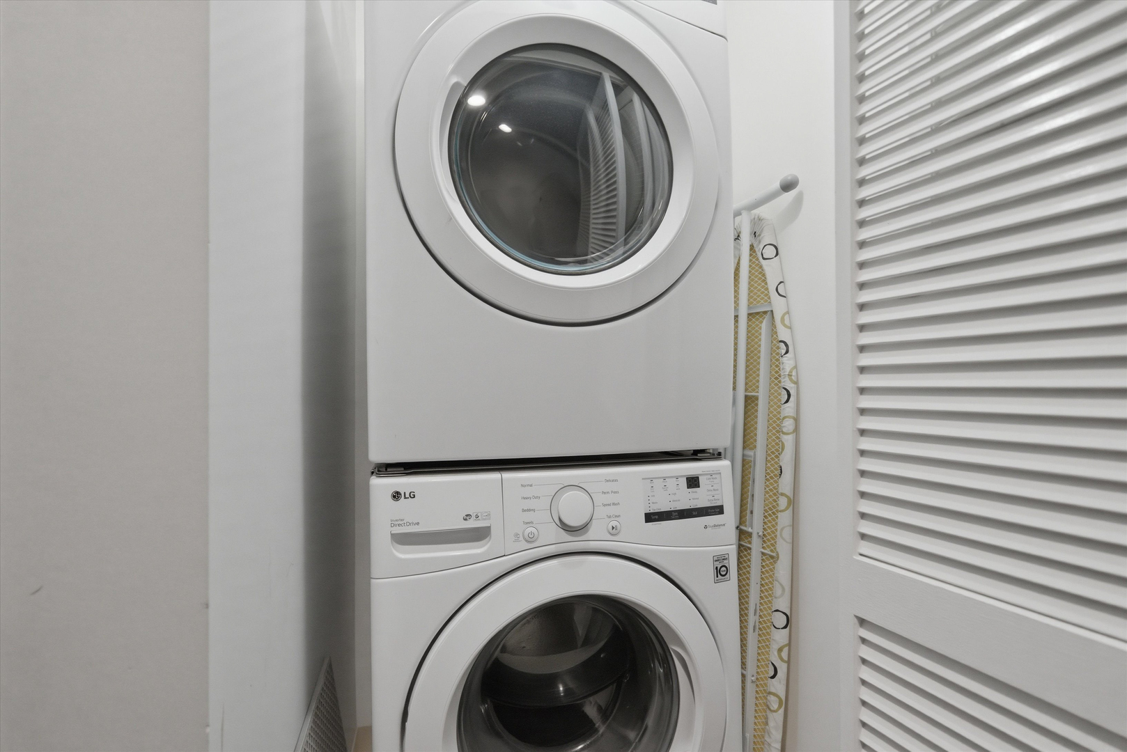 240 E Illinois Street Unit: 1503