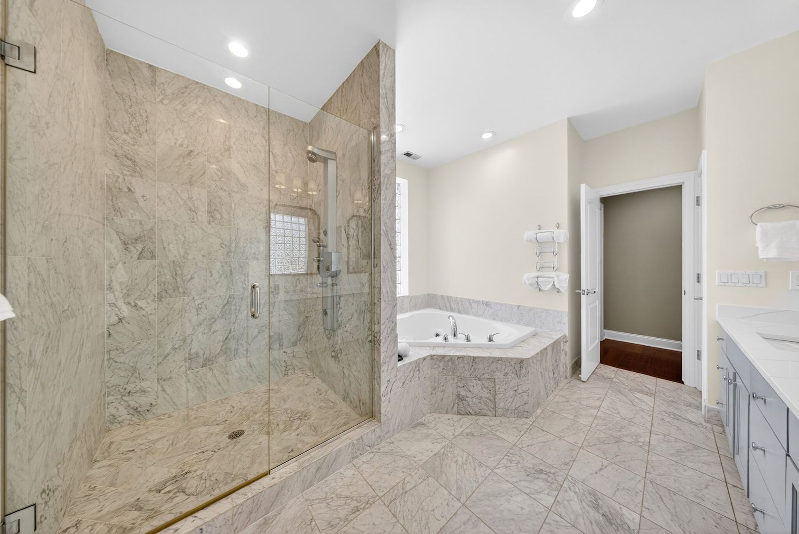 850 W Erie Street Unit: 3W