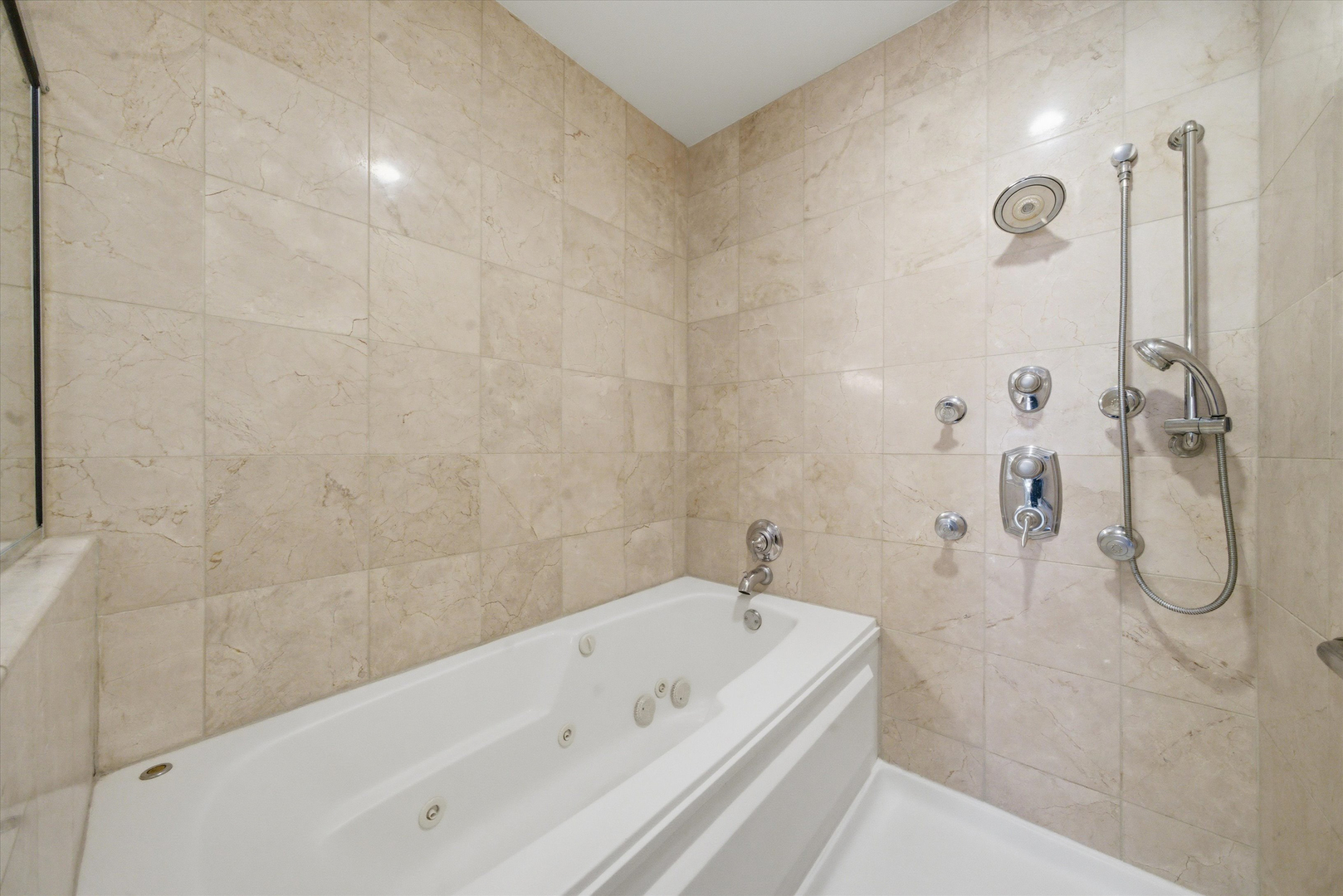 950 W Monroe Street Unit: 401