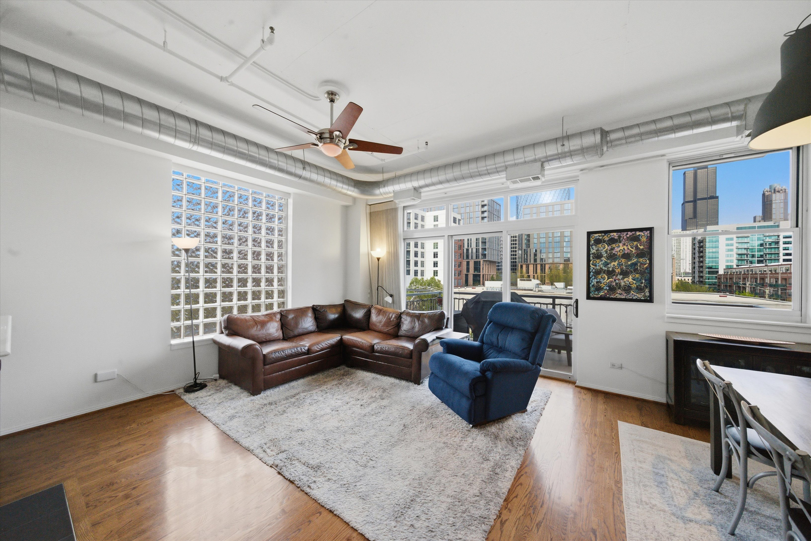 950 W Monroe Street Unit: 401