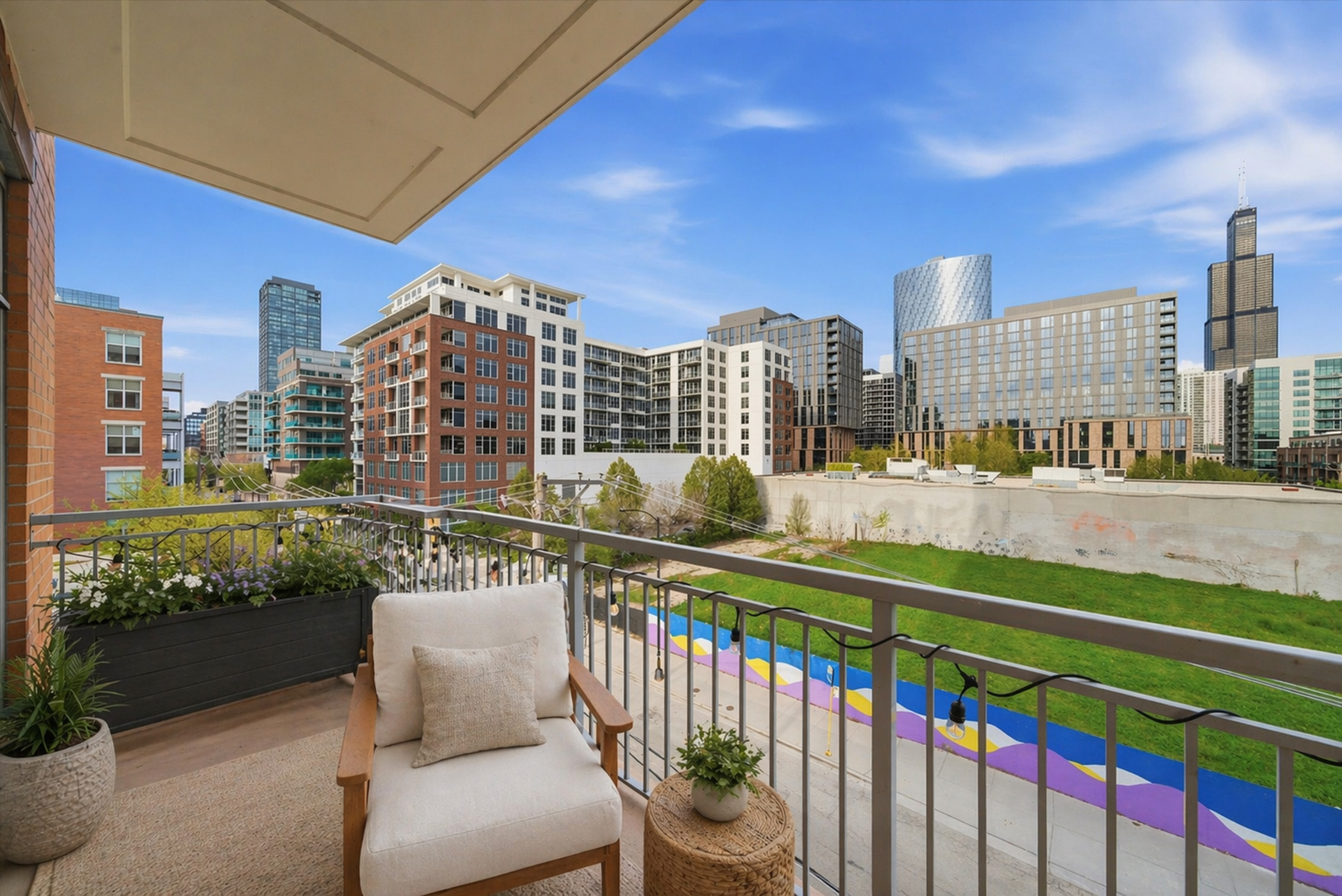 950 W Monroe Street Unit: 401