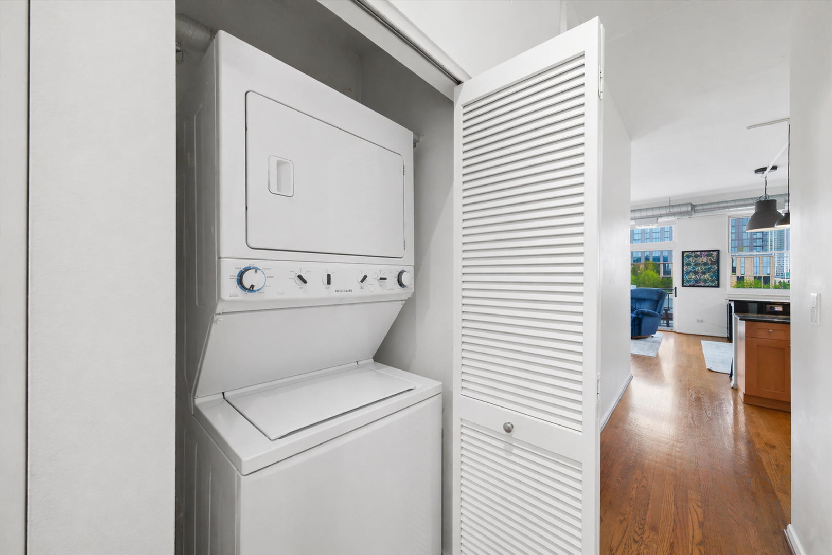 950 W Monroe Street Unit: 401