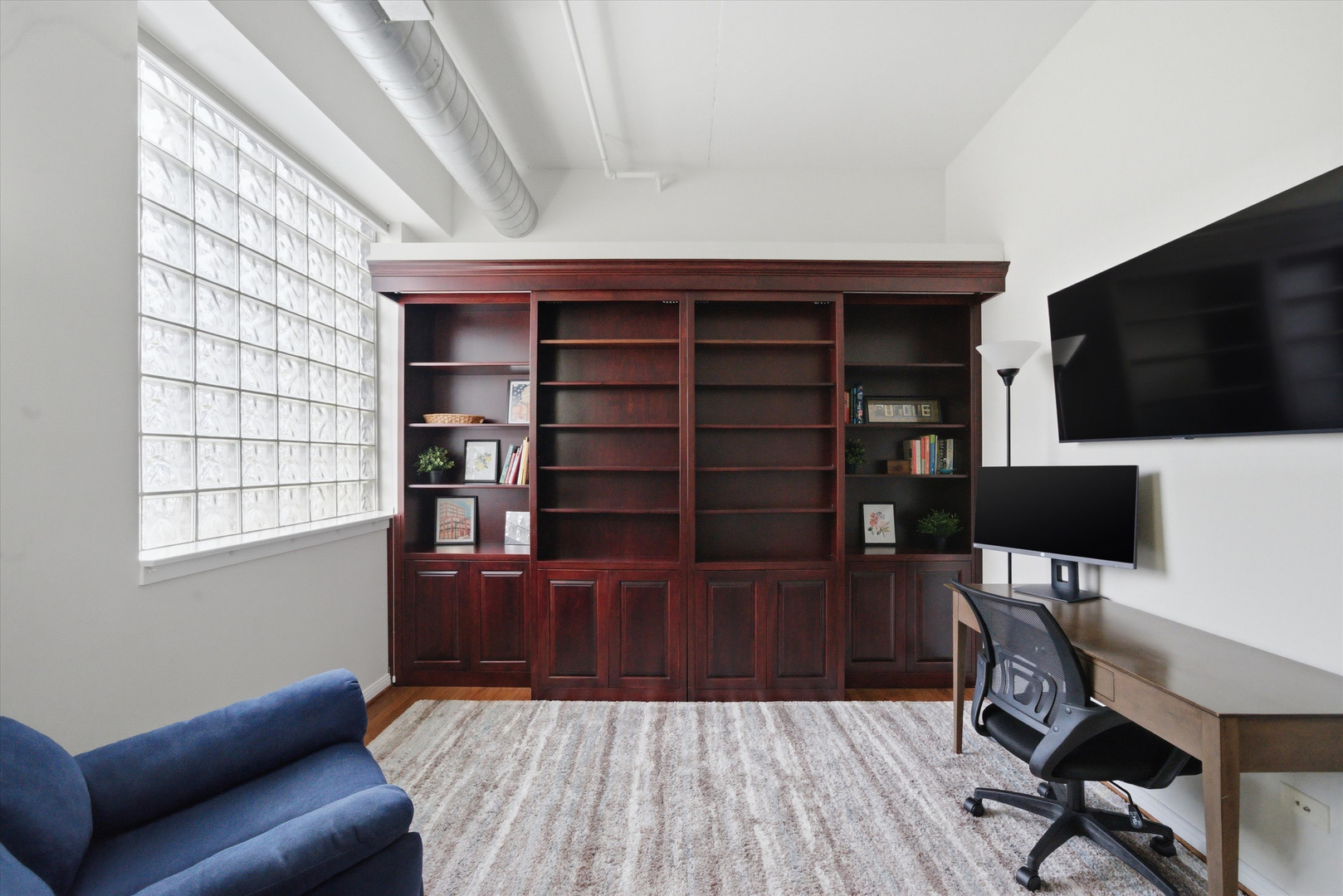 950 W Monroe Street Unit: 401