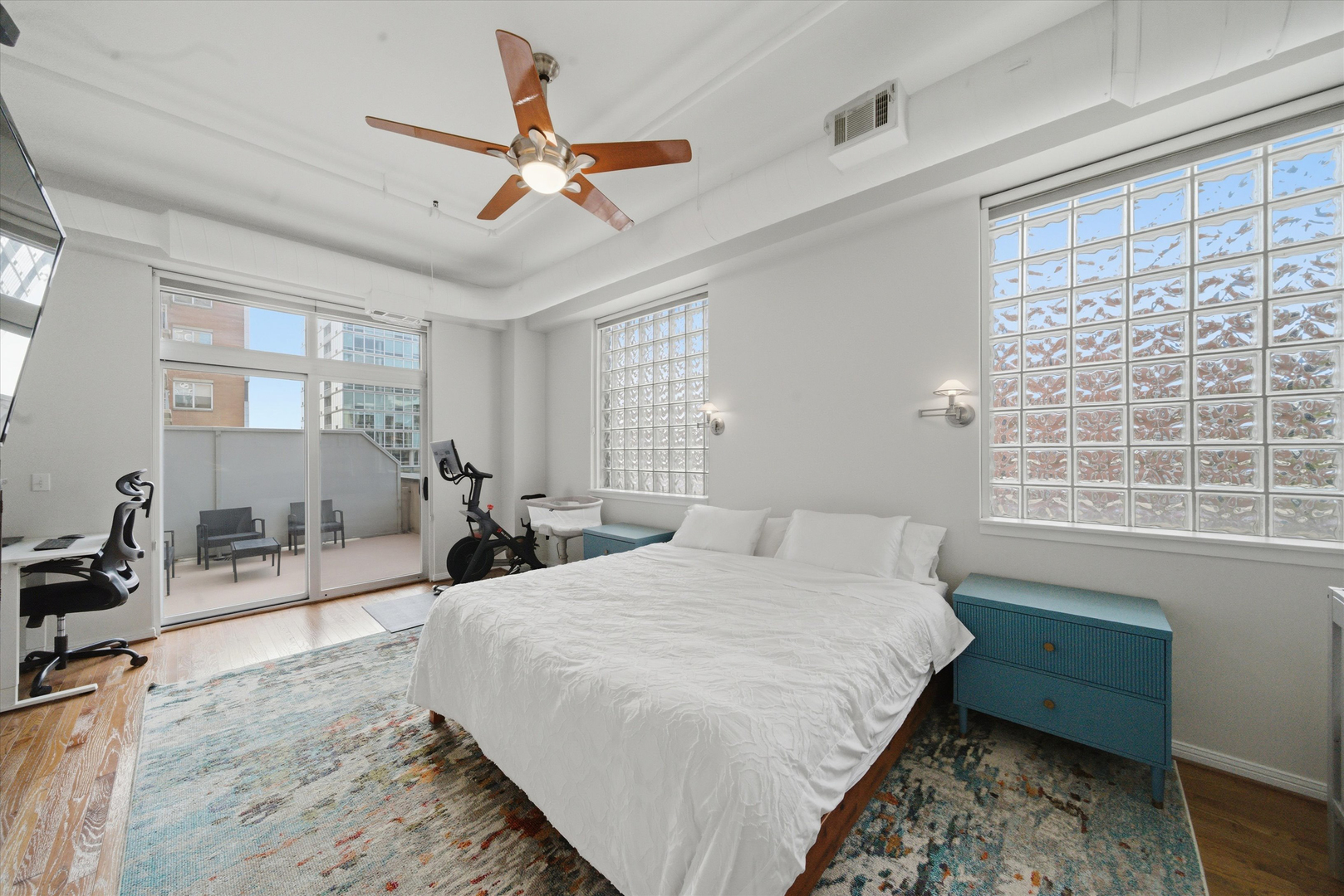 950 W Monroe Street Unit: 401