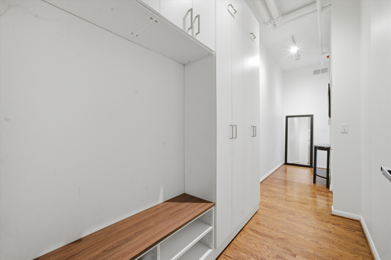 950 W Monroe Street Unit: 401