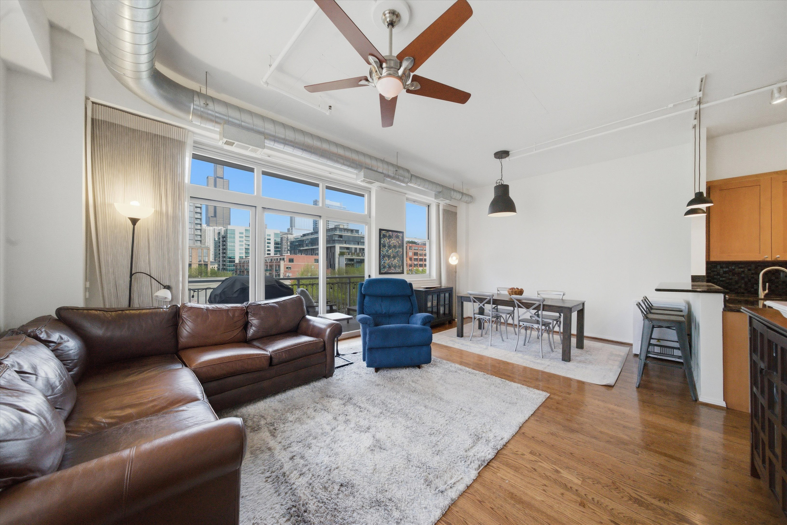 950 W Monroe Street Unit: 401