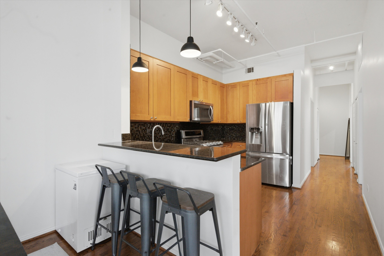 950 W Monroe Street Unit: 401