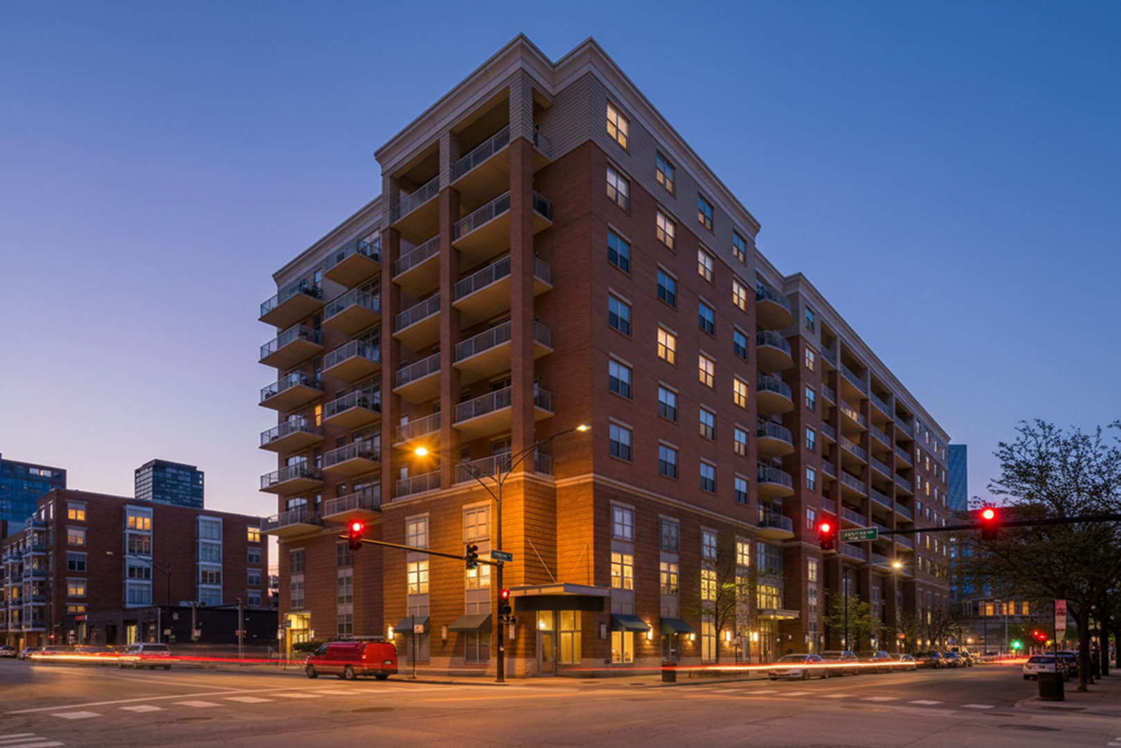 950 W Monroe Street Unit: 401