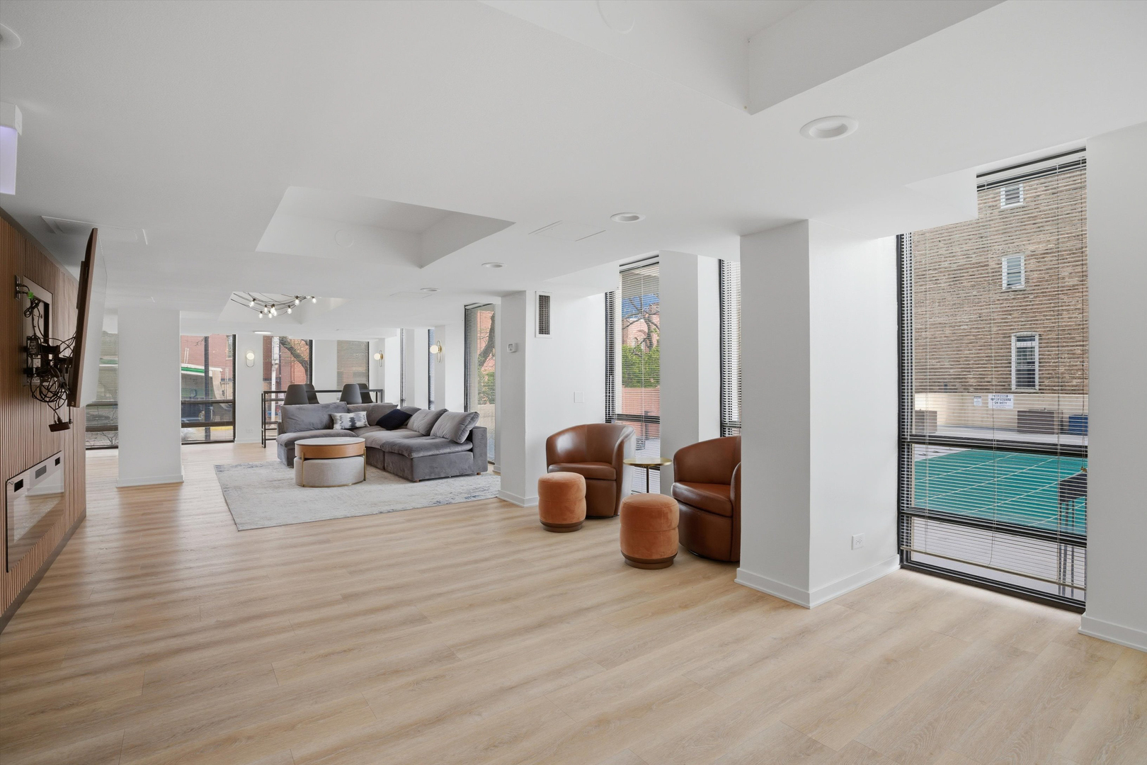1660 N La Salle Drive Unit: 1004