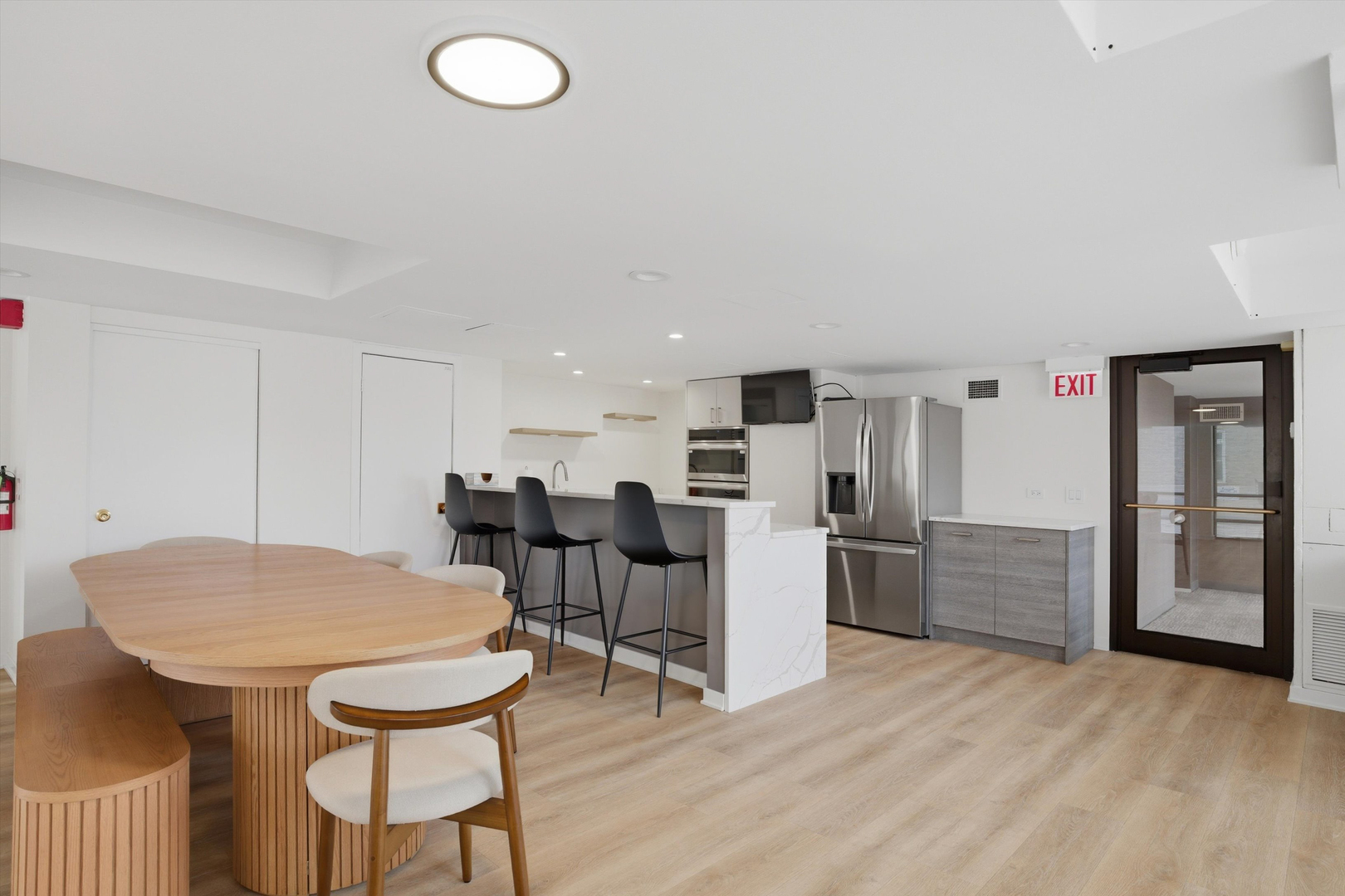 1660 N La Salle Drive Unit: 1004