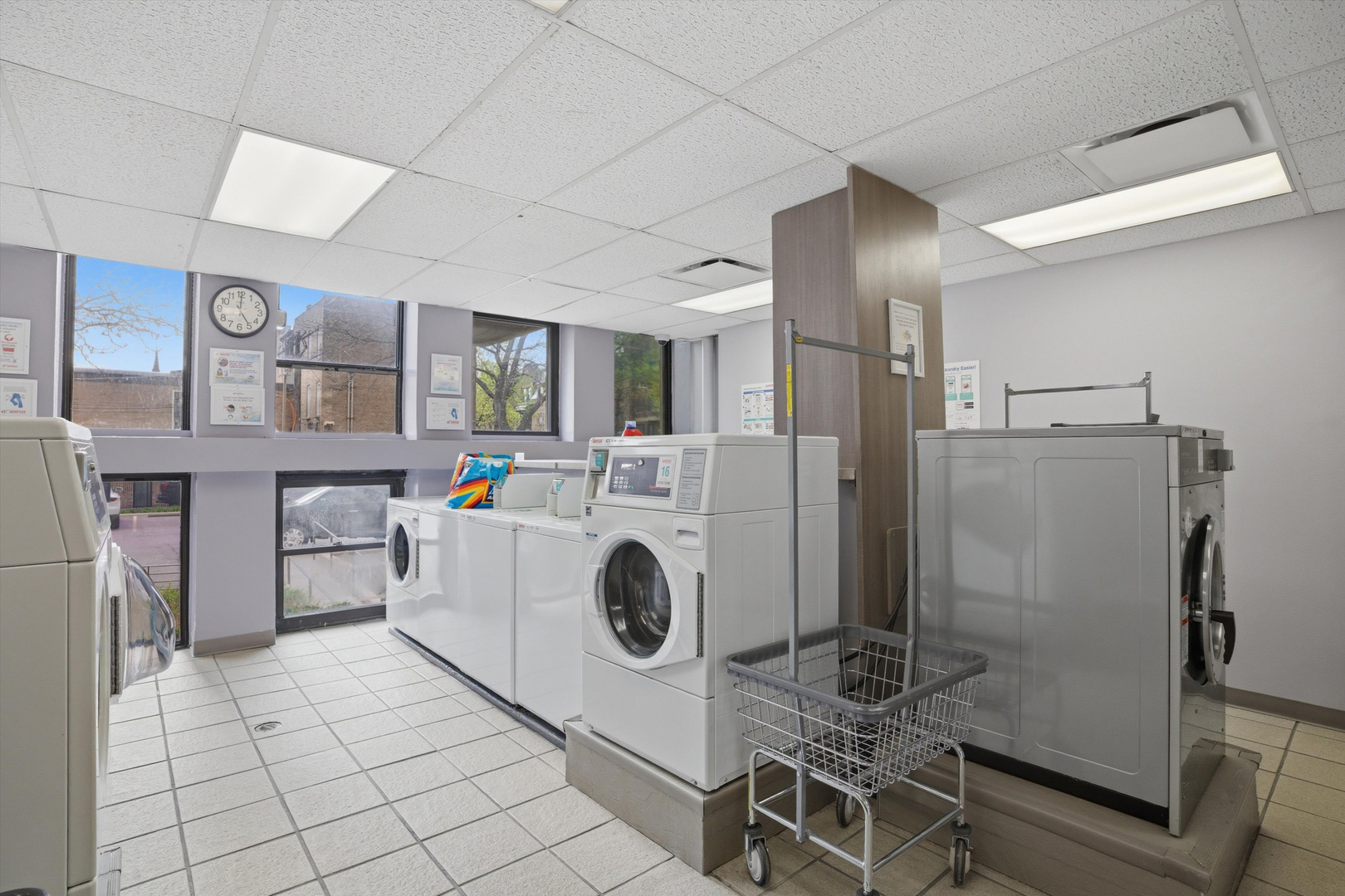 1660 N La Salle Drive Unit: 1004
