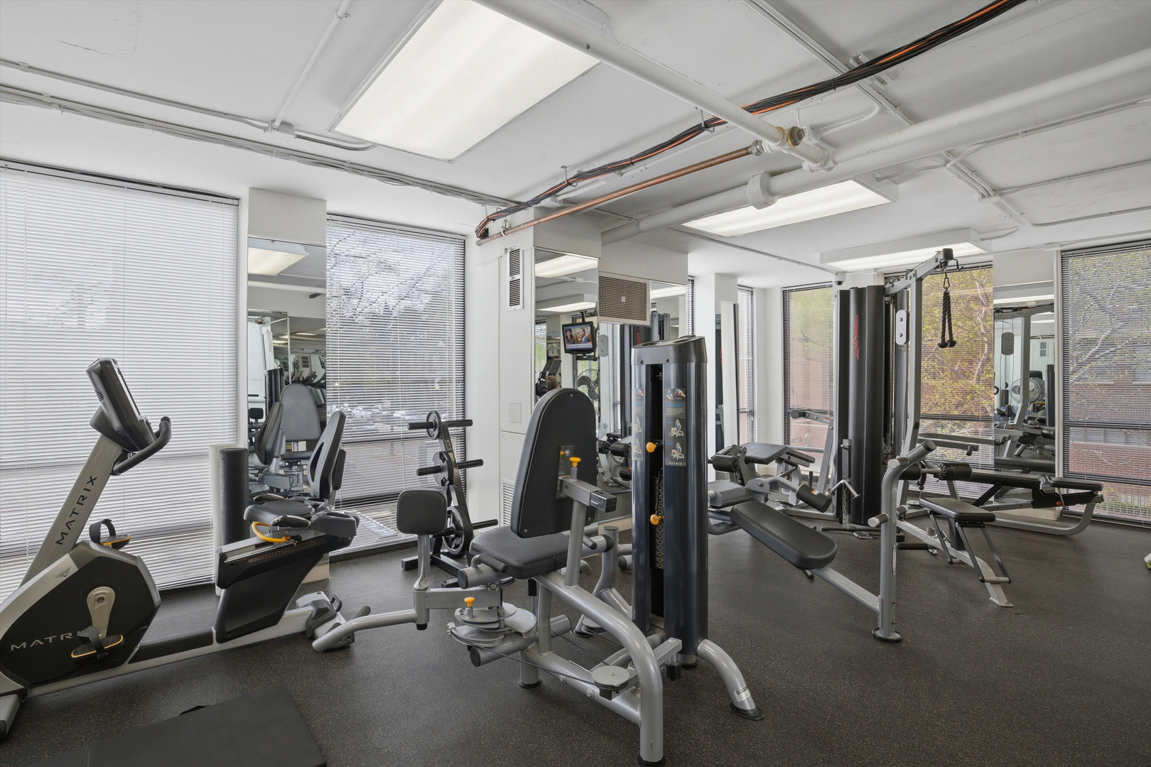 1660 N La Salle Drive Unit: 1004