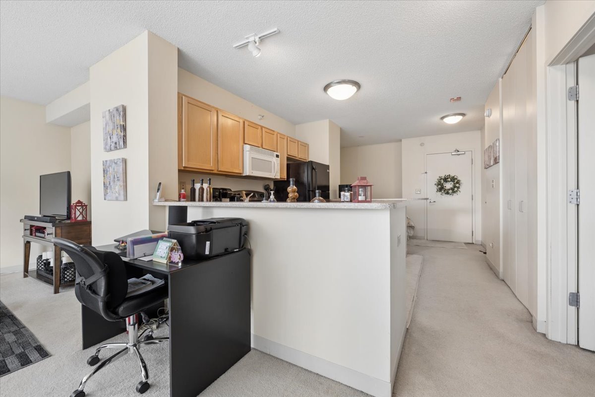 222 N Columbus Drive Unit: 612