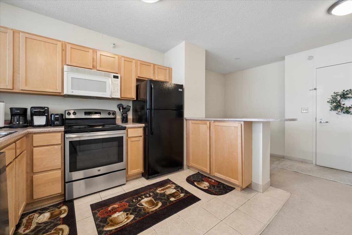 222 N Columbus Drive Unit: 612