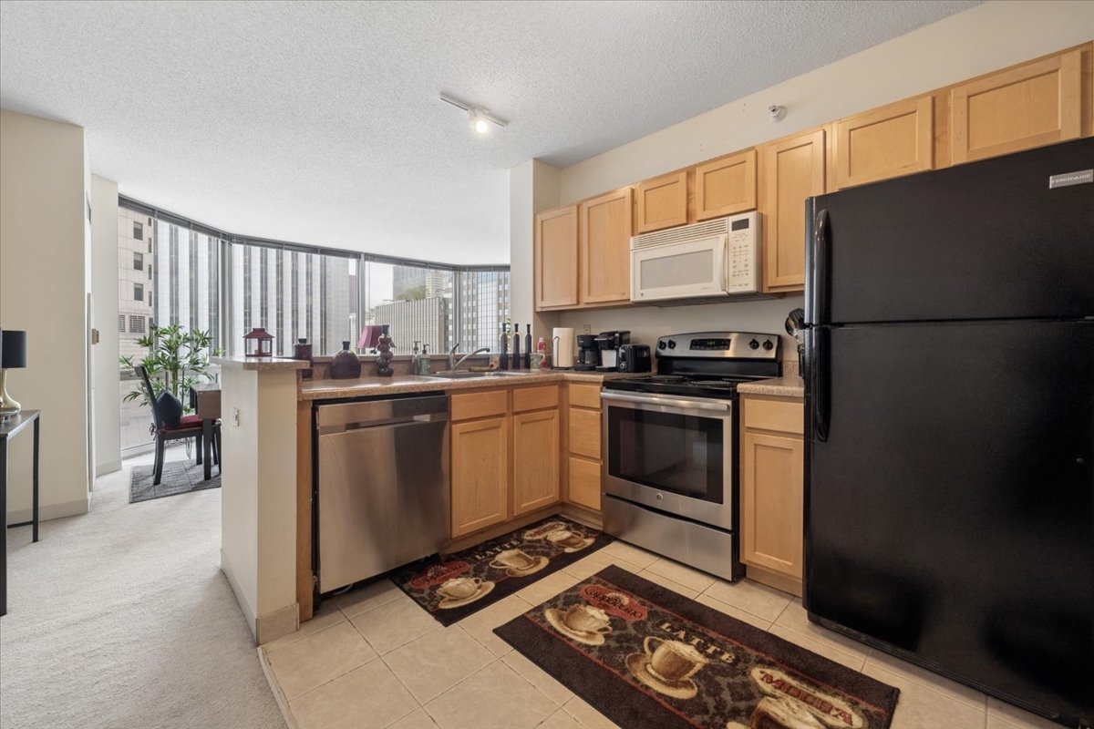 222 N Columbus Drive Unit: 612