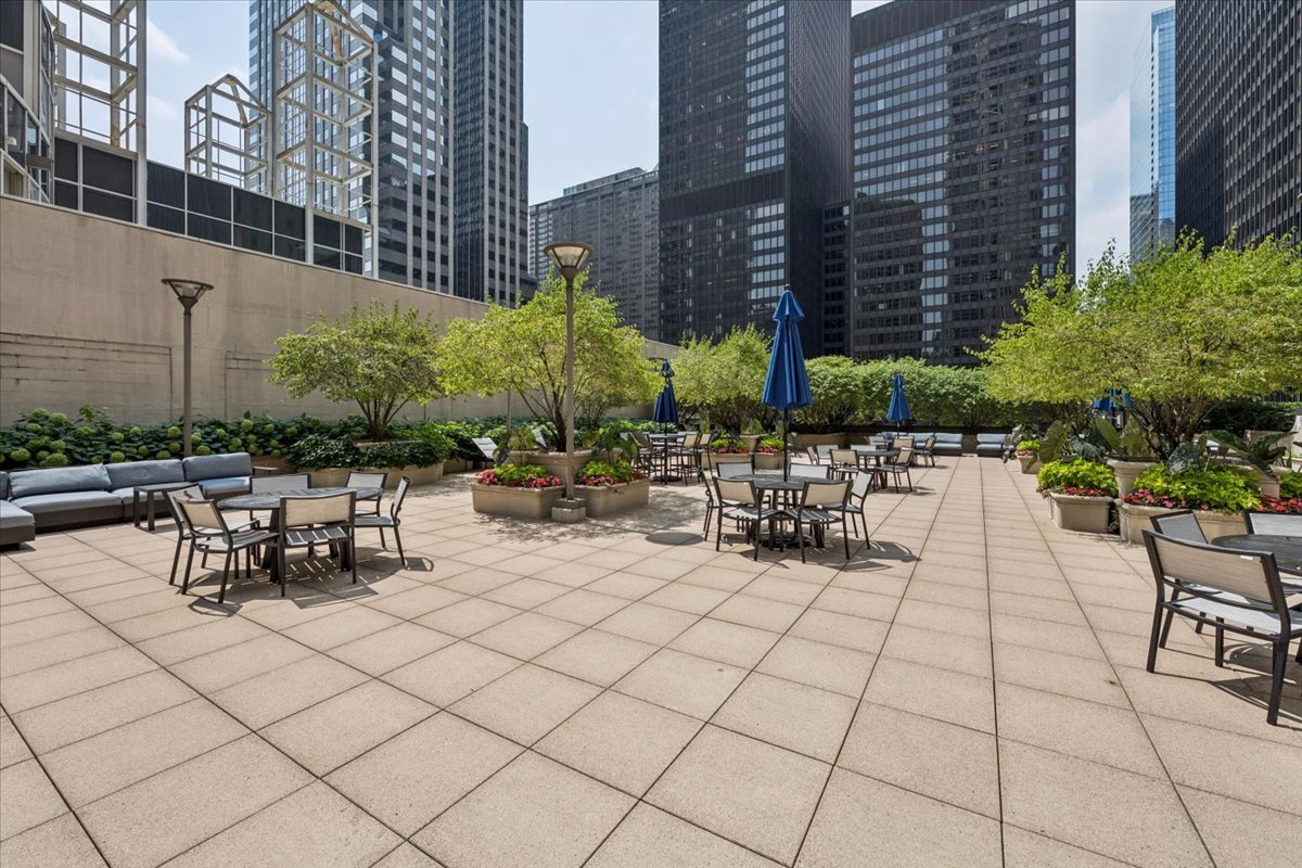222 N Columbus Drive Unit: 612