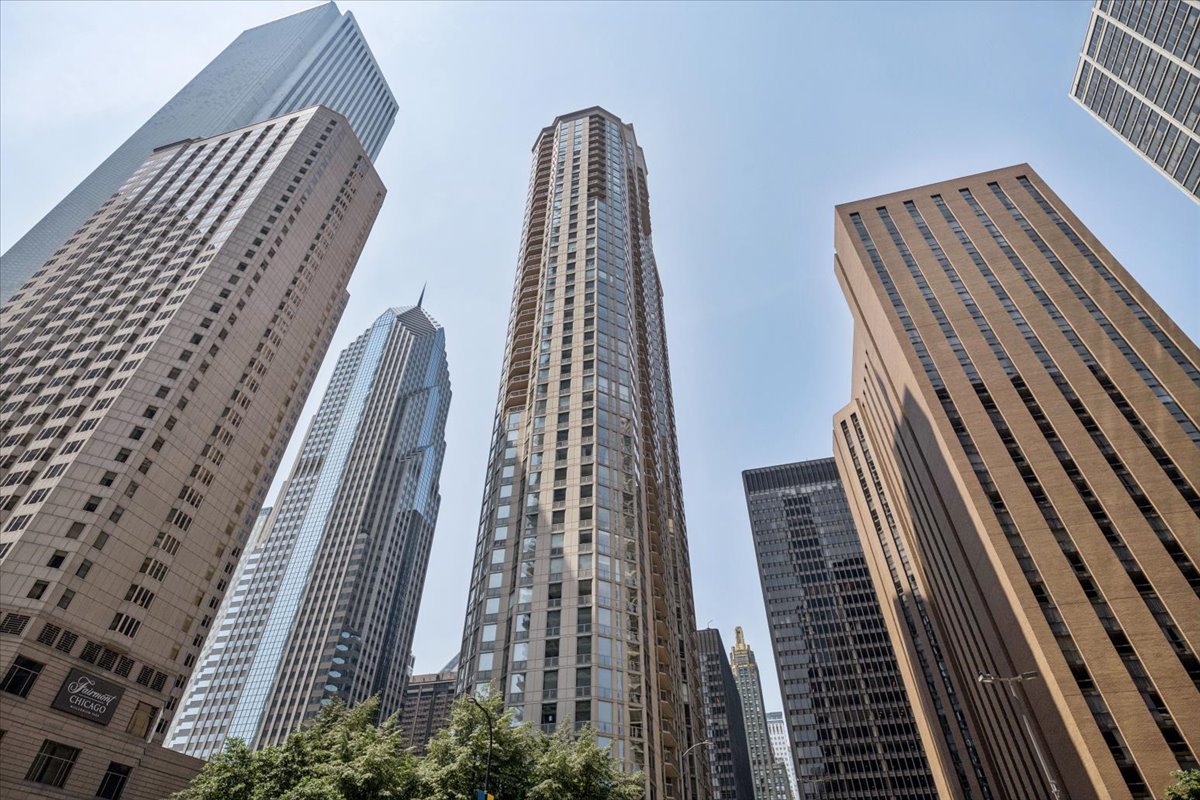 222 N Columbus Drive Unit: 612