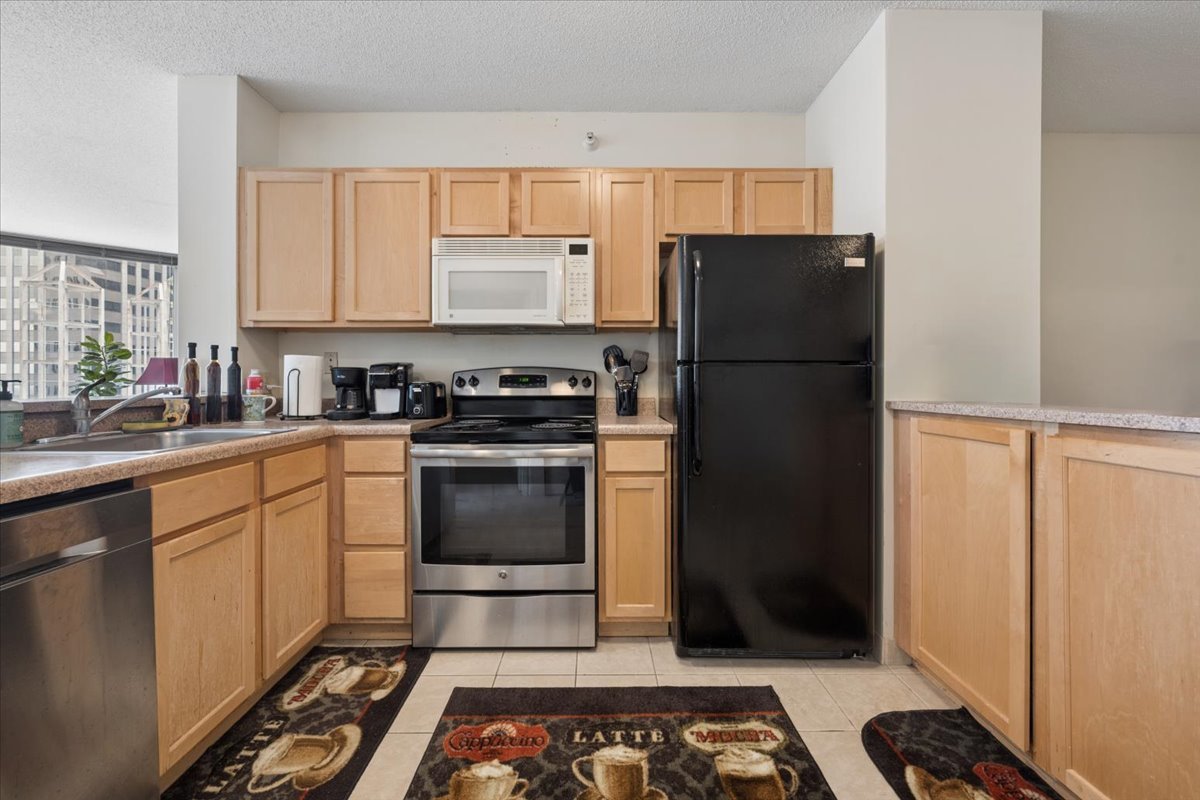 222 N Columbus Drive Unit: 612