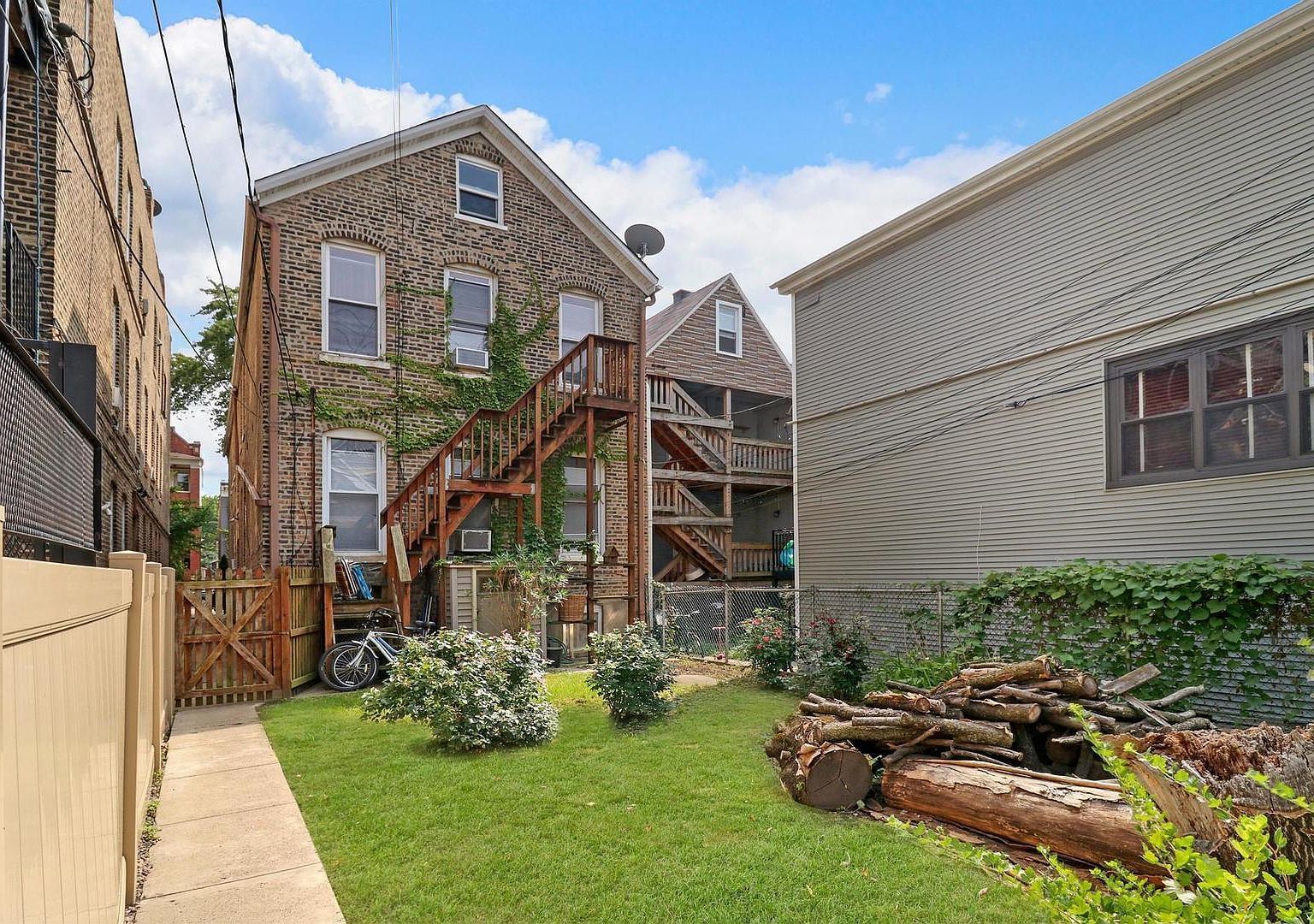 1430 W Superior Street Unit: 2R