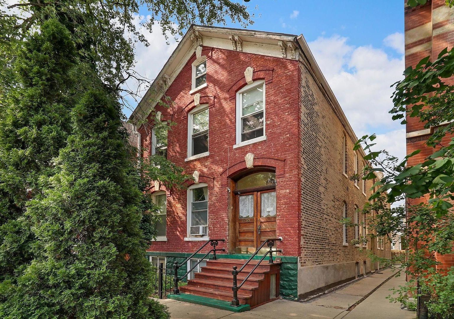1430 W Superior Street Unit: 2R