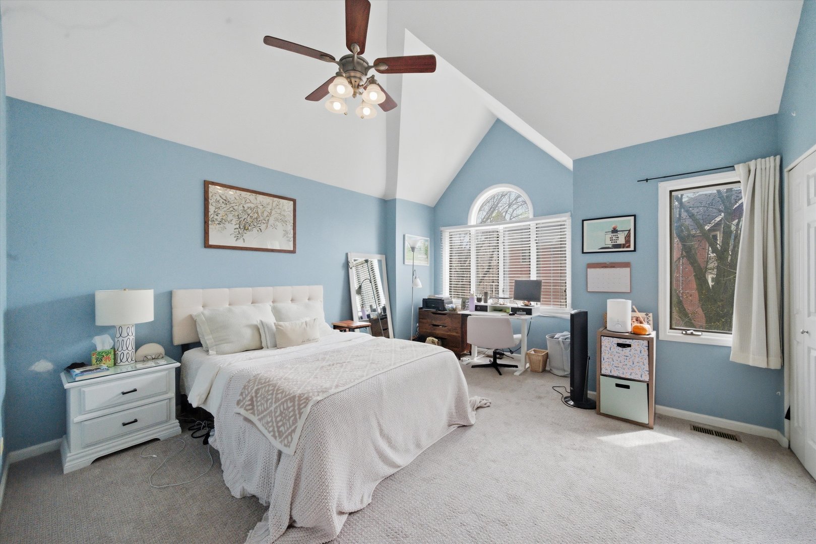 1248 W Fletcher Street Unit: J