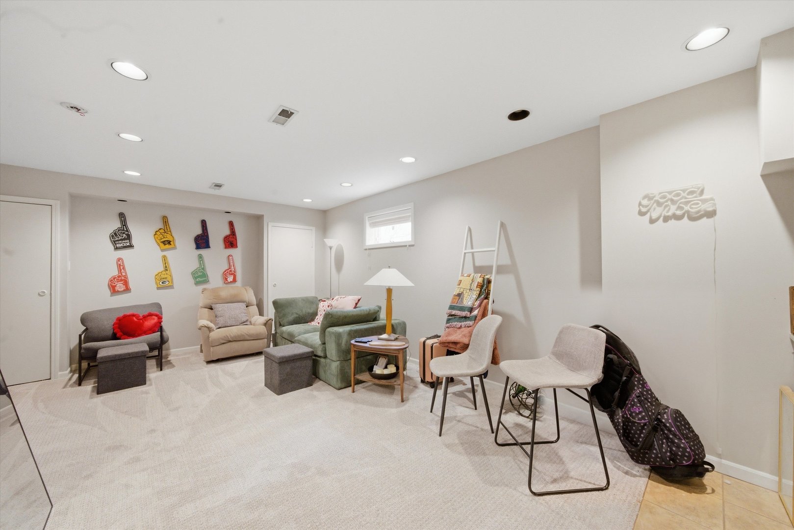 1248 W Fletcher Street Unit: J