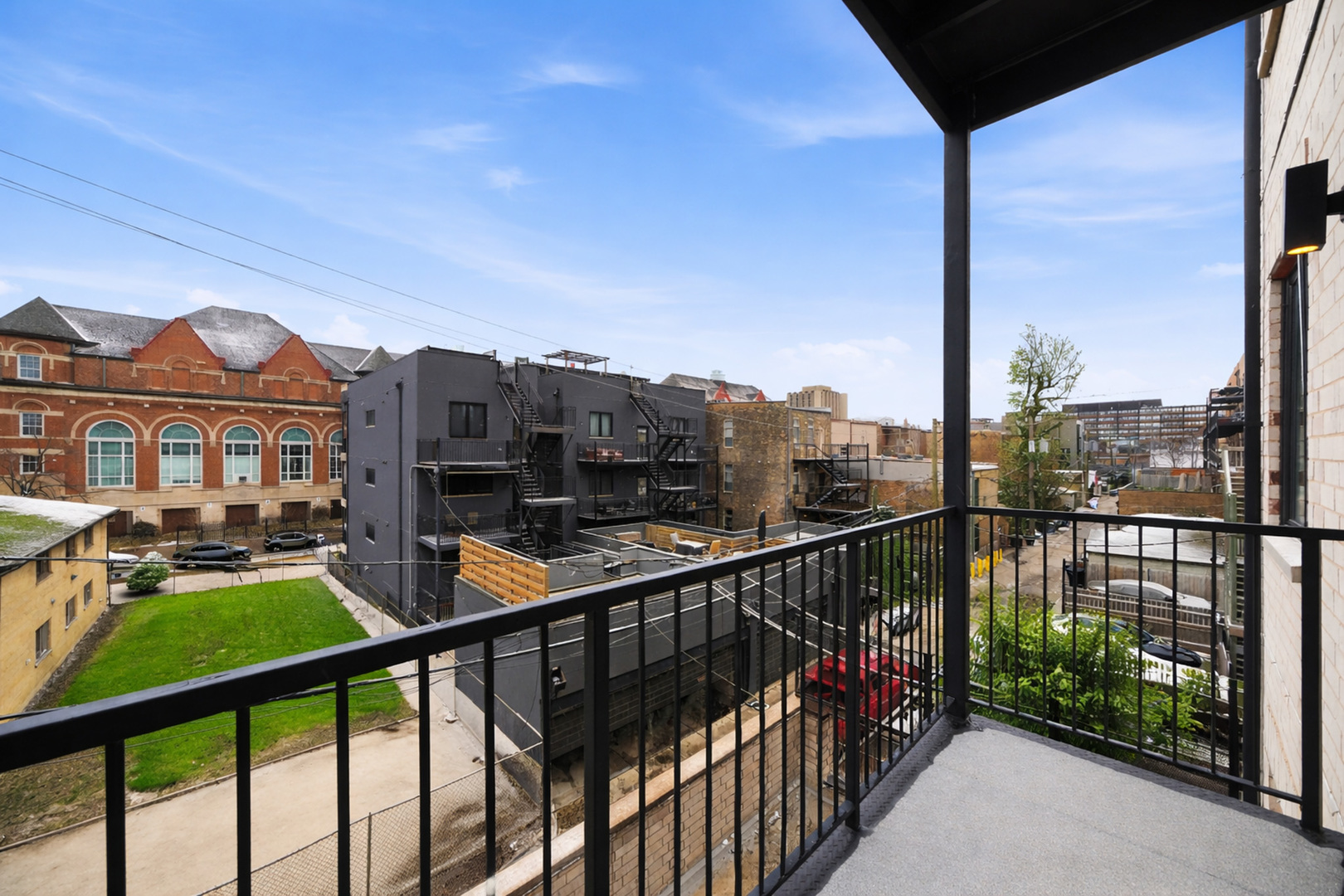 1355 N Western Avenue Unit: 3A
