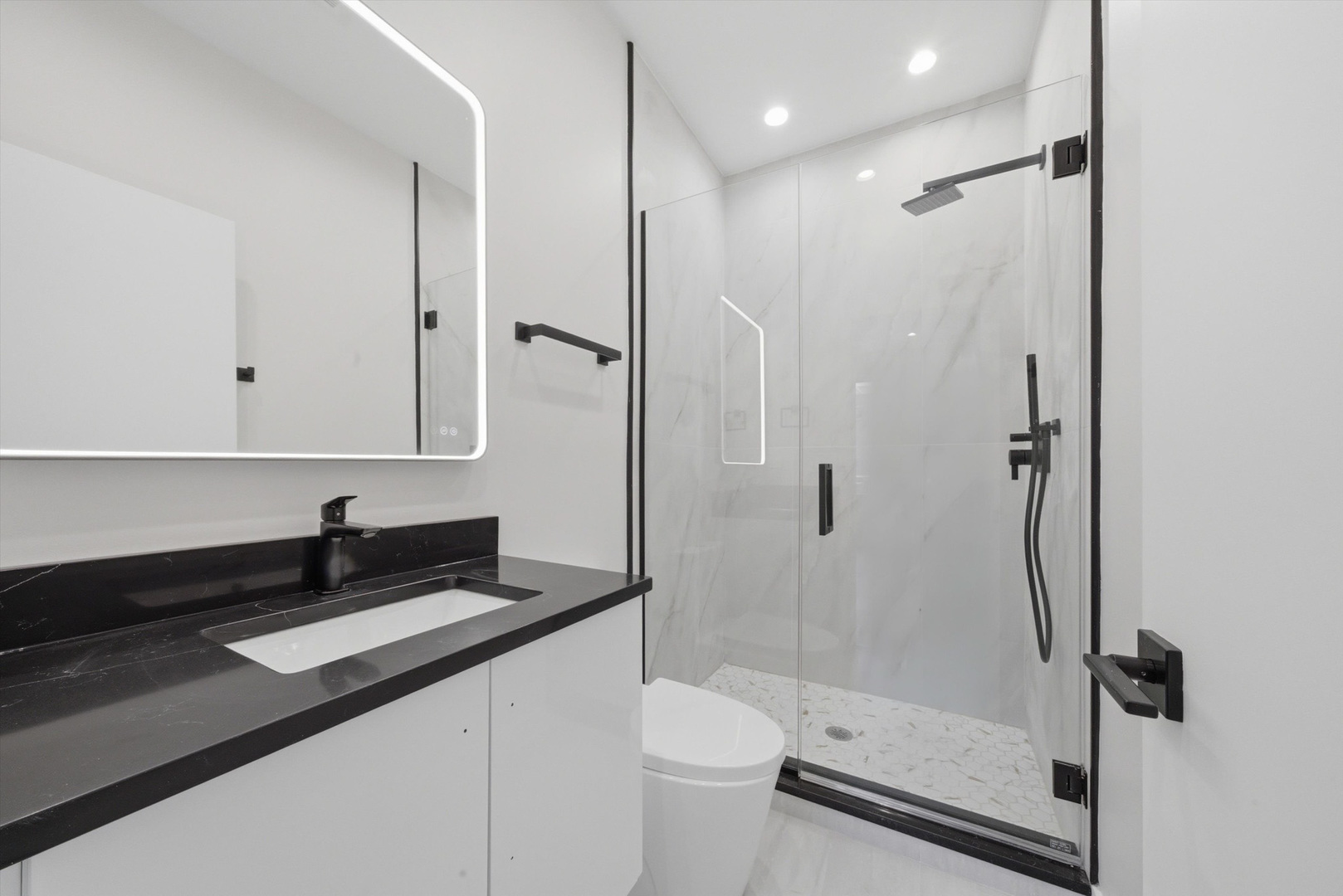 1355 N Western Avenue Unit: 3A