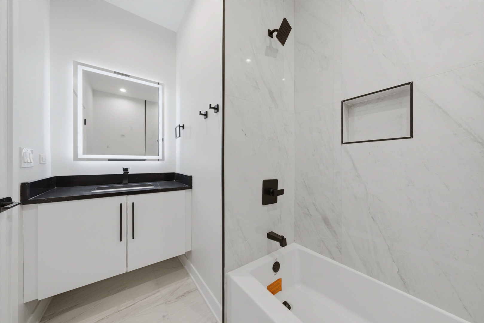 1355 N Western Avenue Unit: 3A