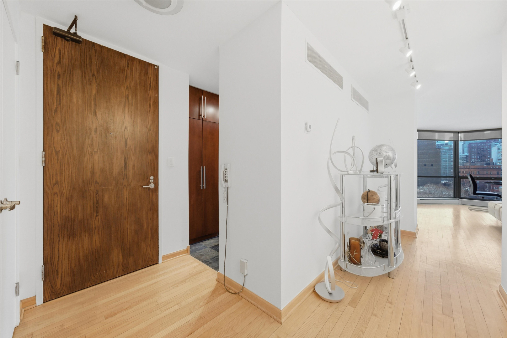 1310 N Ritchie Court Unit: 10B