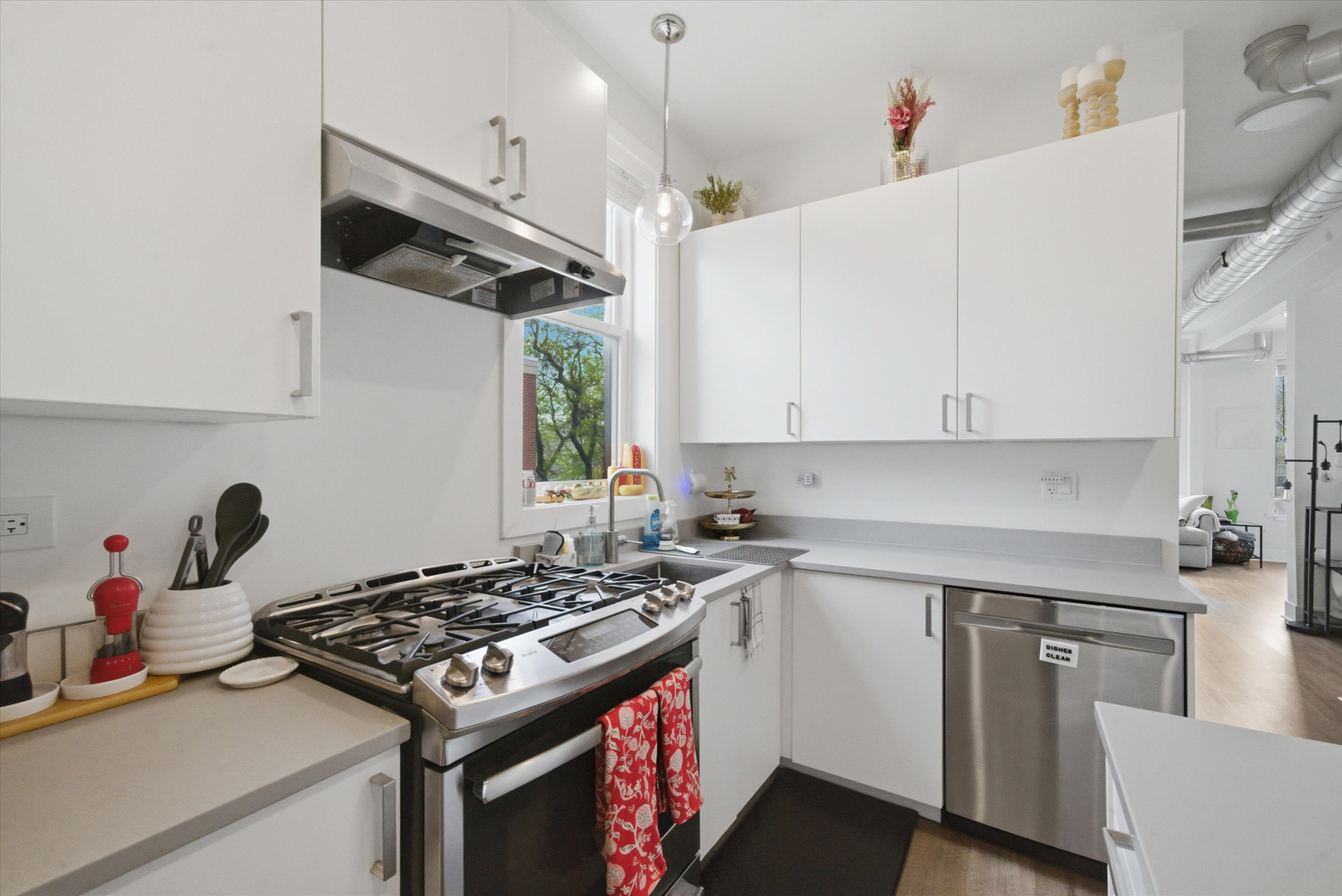 1722 W Wabansia Avenue