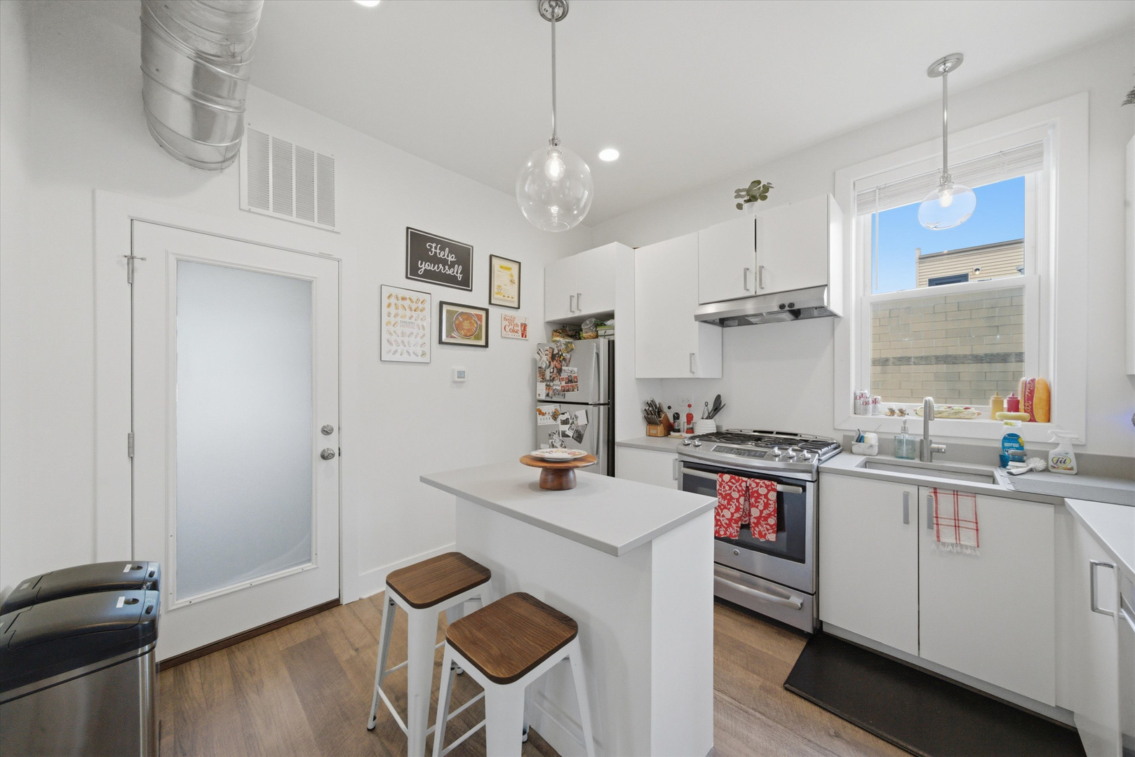 1722 W Wabansia Avenue