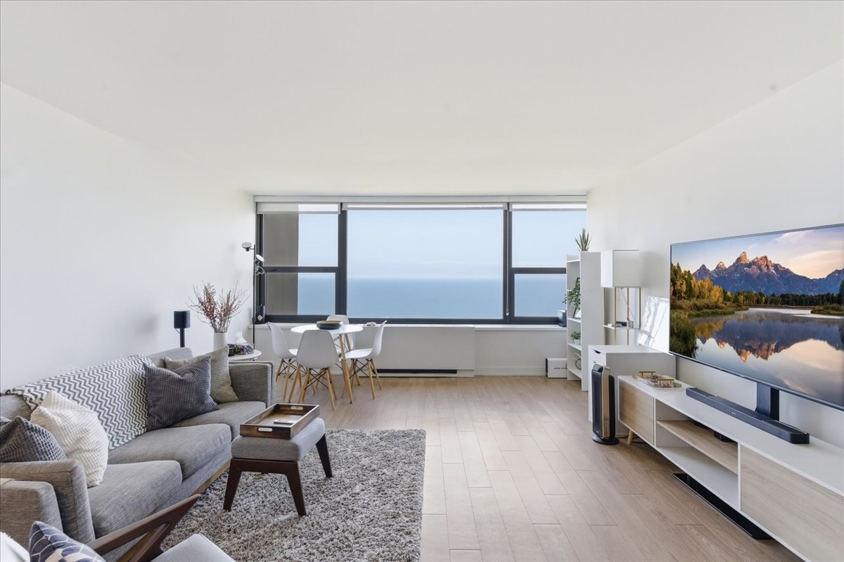 1850 N Clark Street Unit: 2805