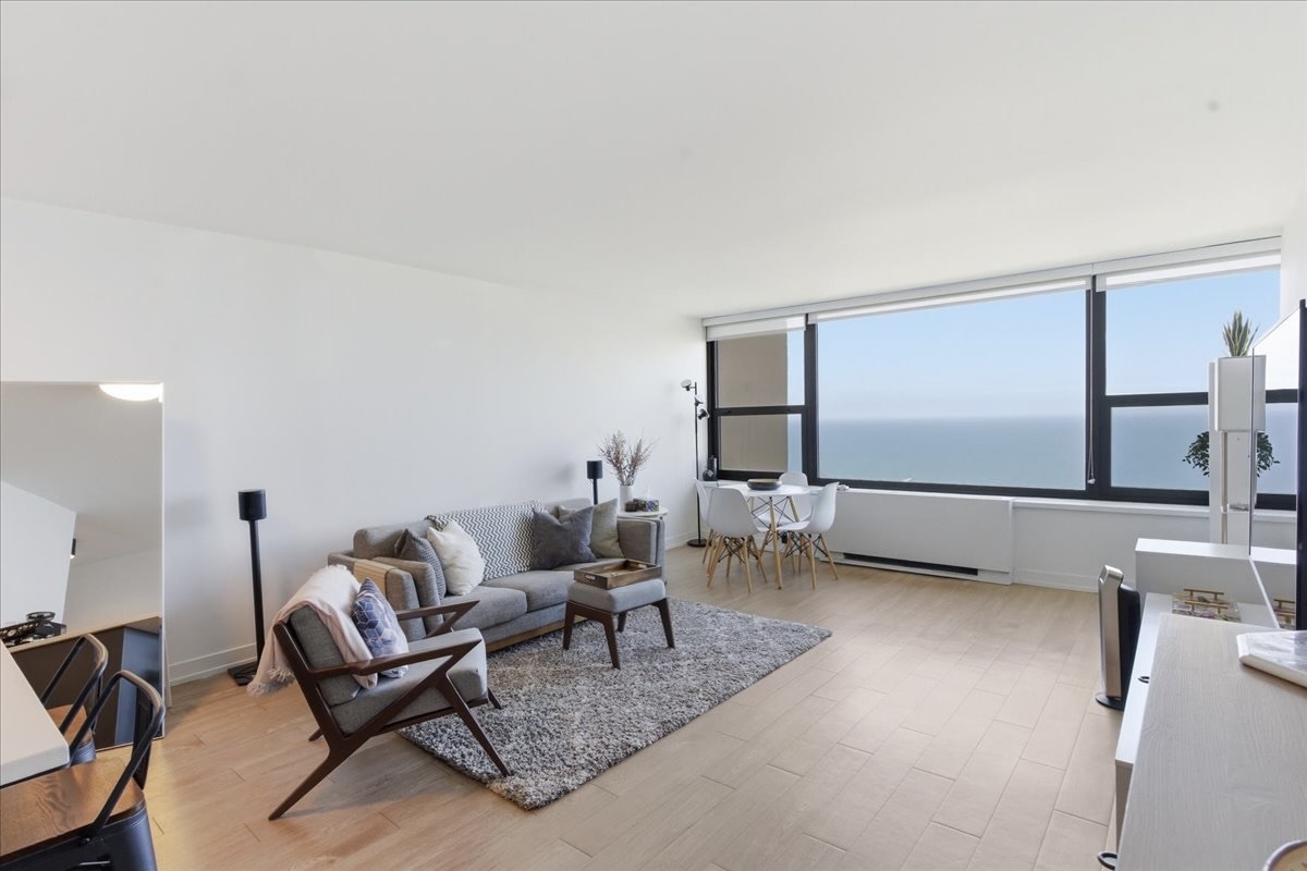 1850 N Clark Street Unit: 2805