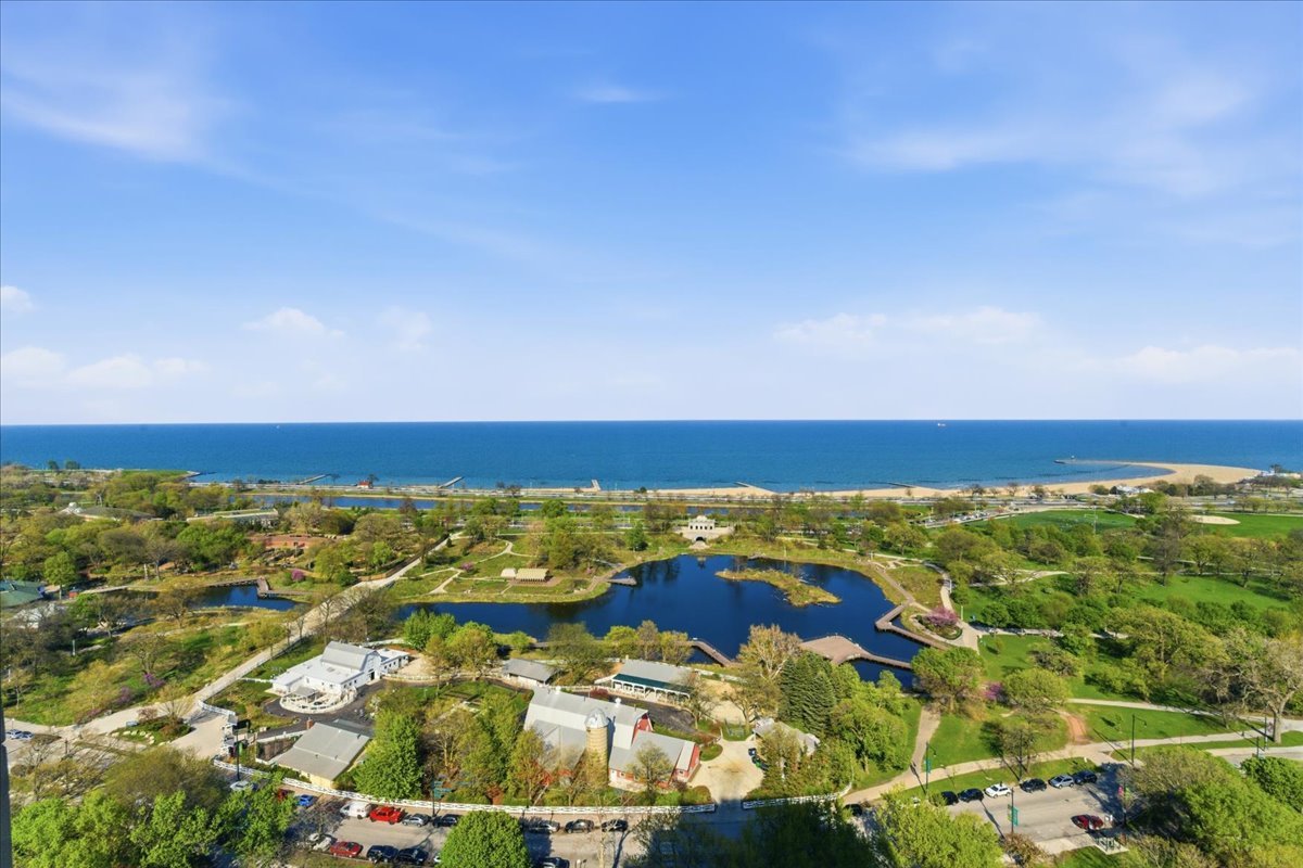 1850 N Clark Street Unit: 2805