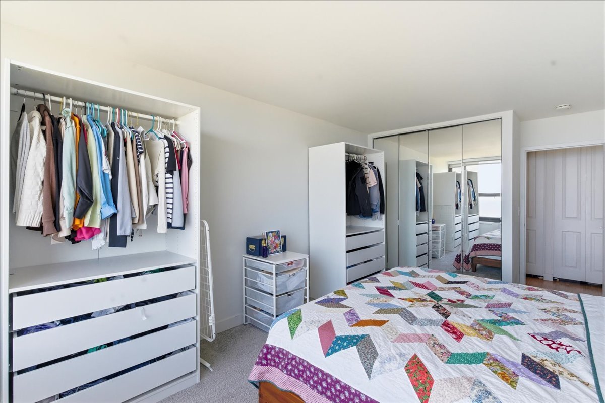 1850 N Clark Street Unit: 2805