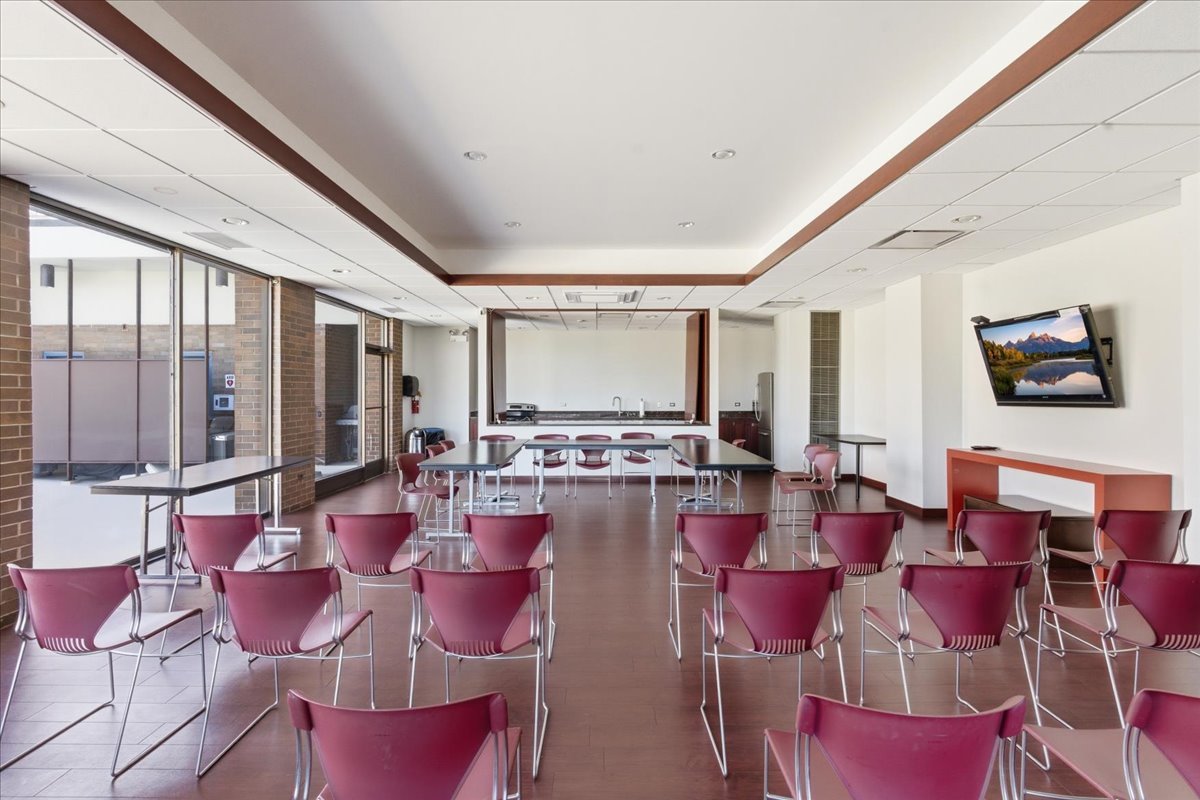 1850 N Clark Street Unit: 2805