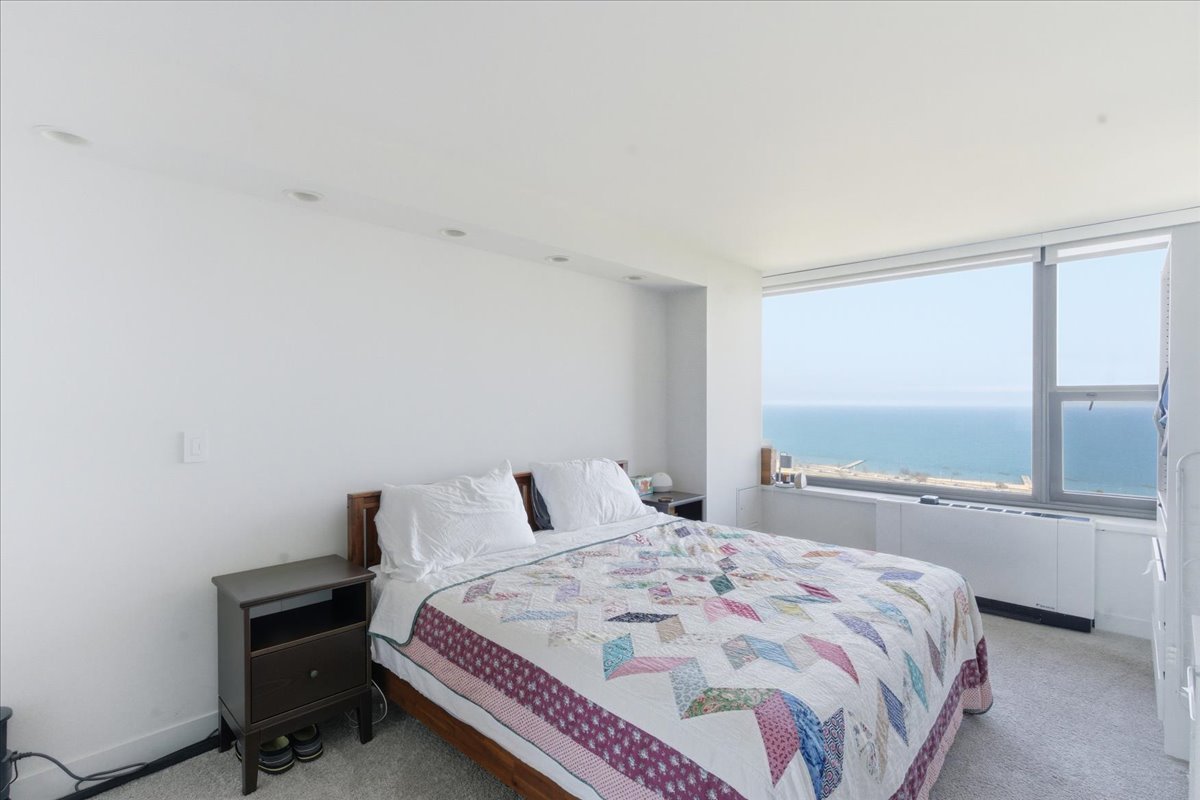 1850 N Clark Street Unit: 2805