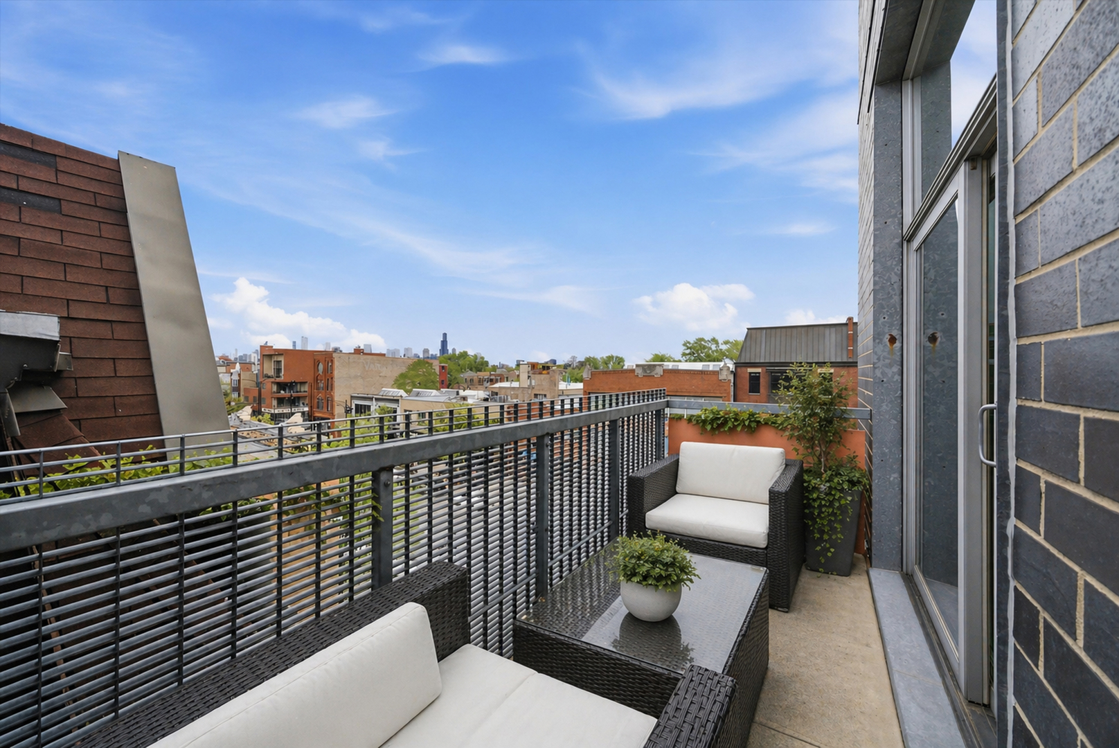 2028 W Division Street Unit: 401