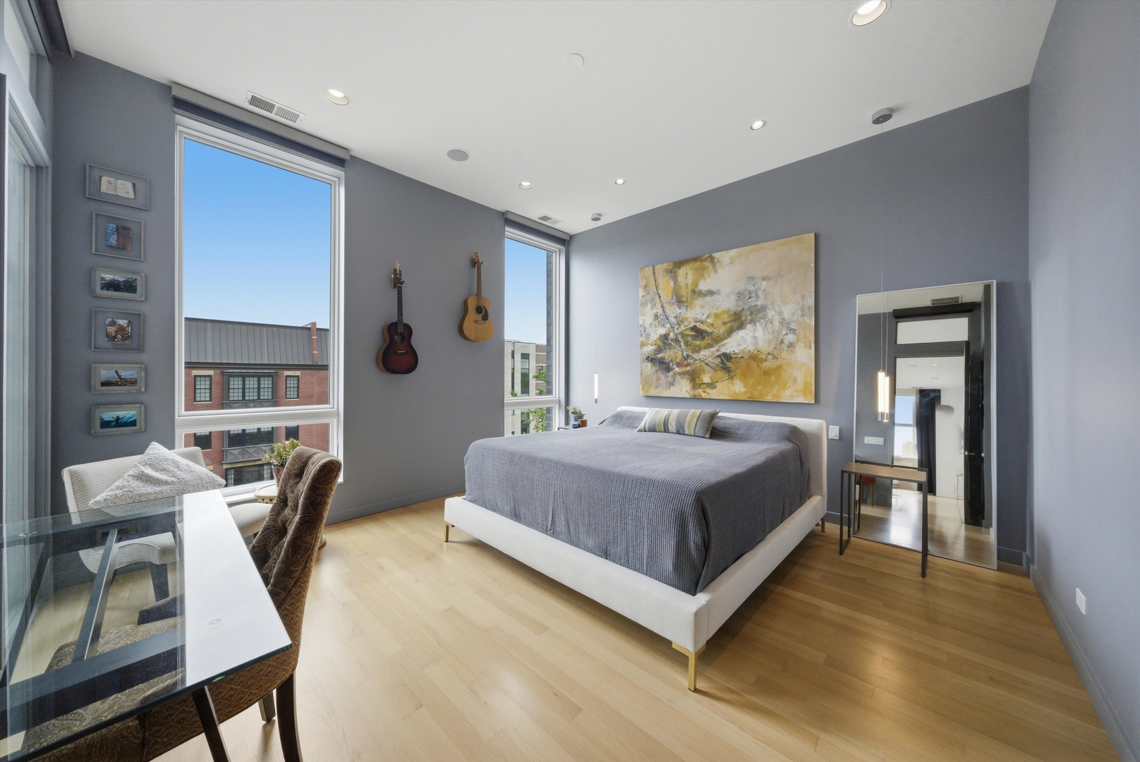 2028 W Division Street Unit: 401