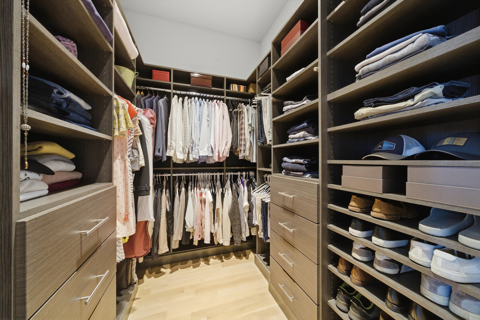 2028 W Division Street Unit: 401