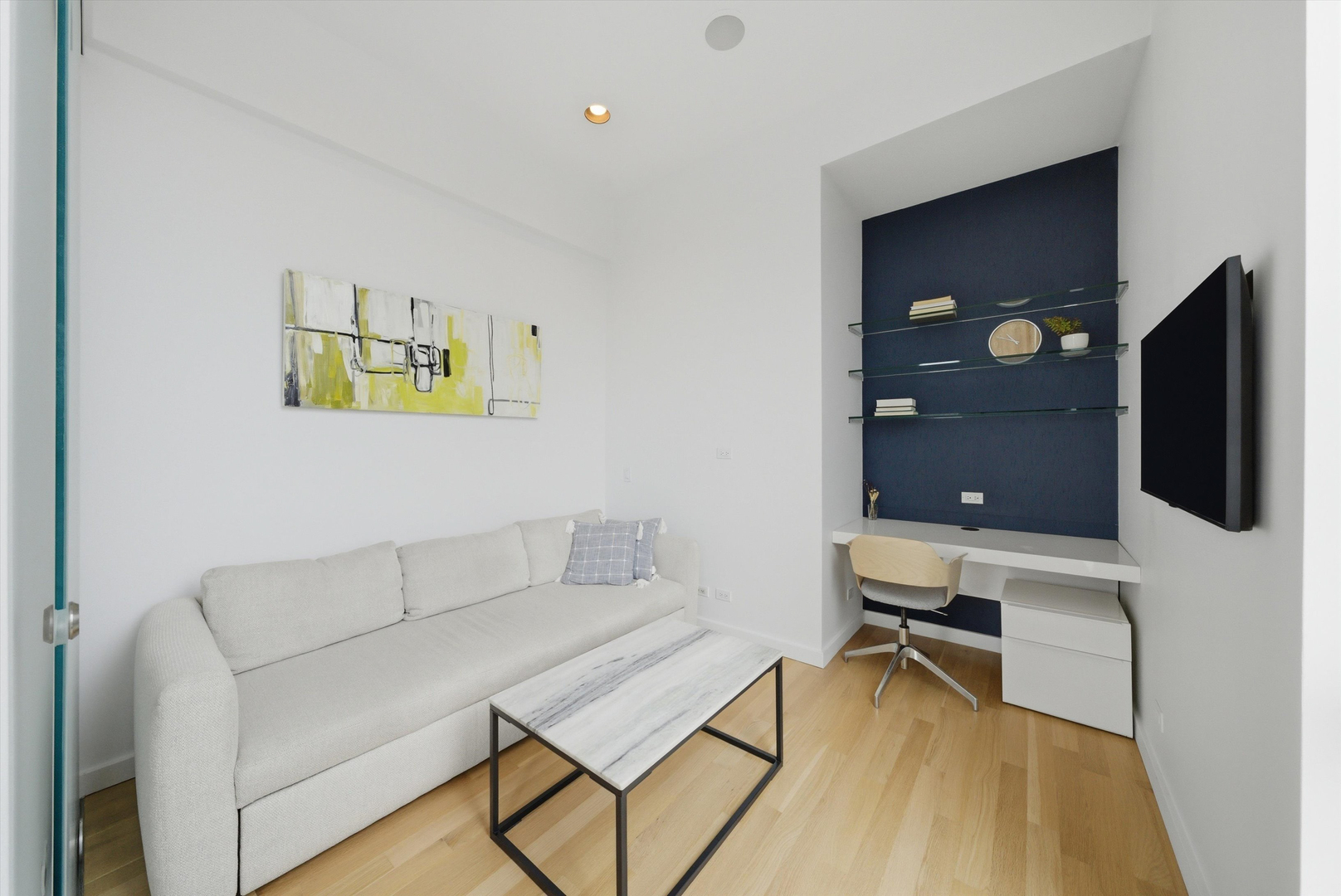 2028 W Division Street Unit: 401