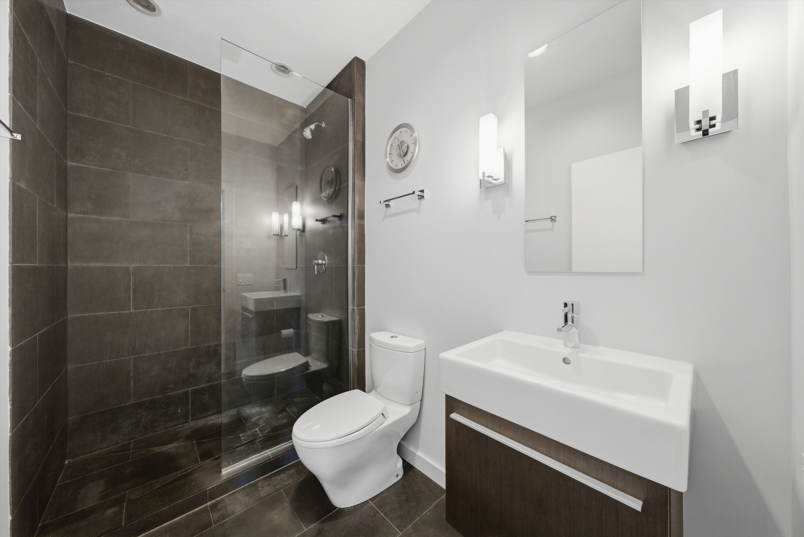 2028 W Division Street Unit: 401