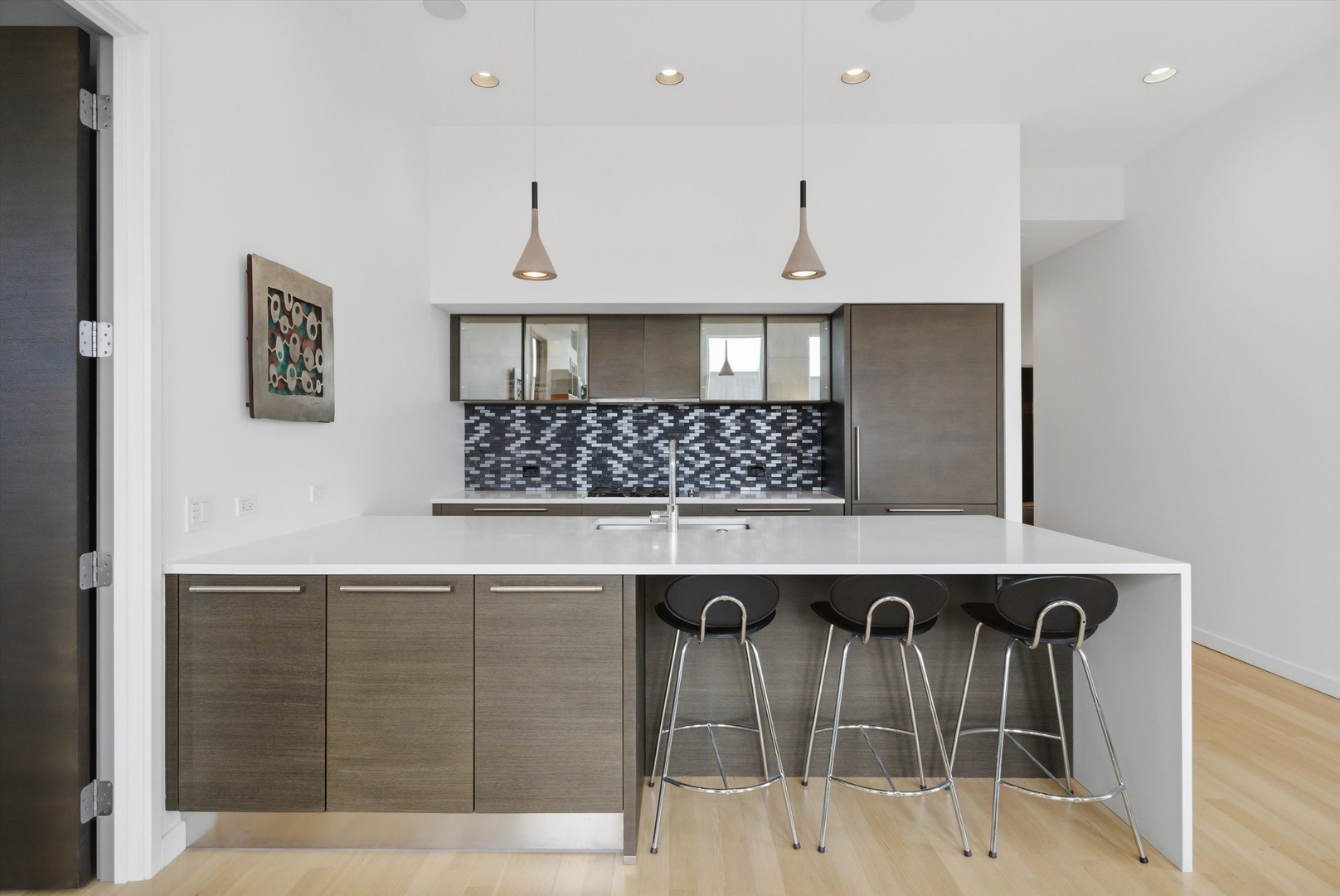 2028 W Division Street Unit: 401