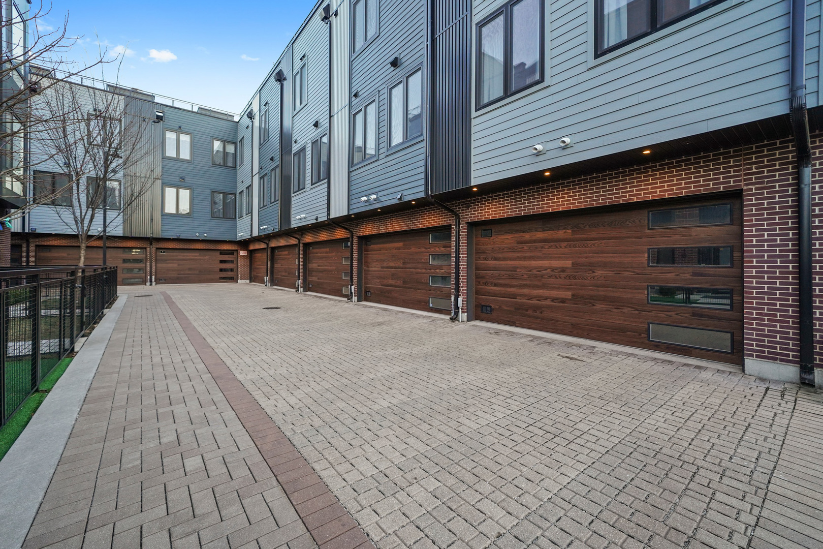 4232 W Belmont Avenue Unit: 3